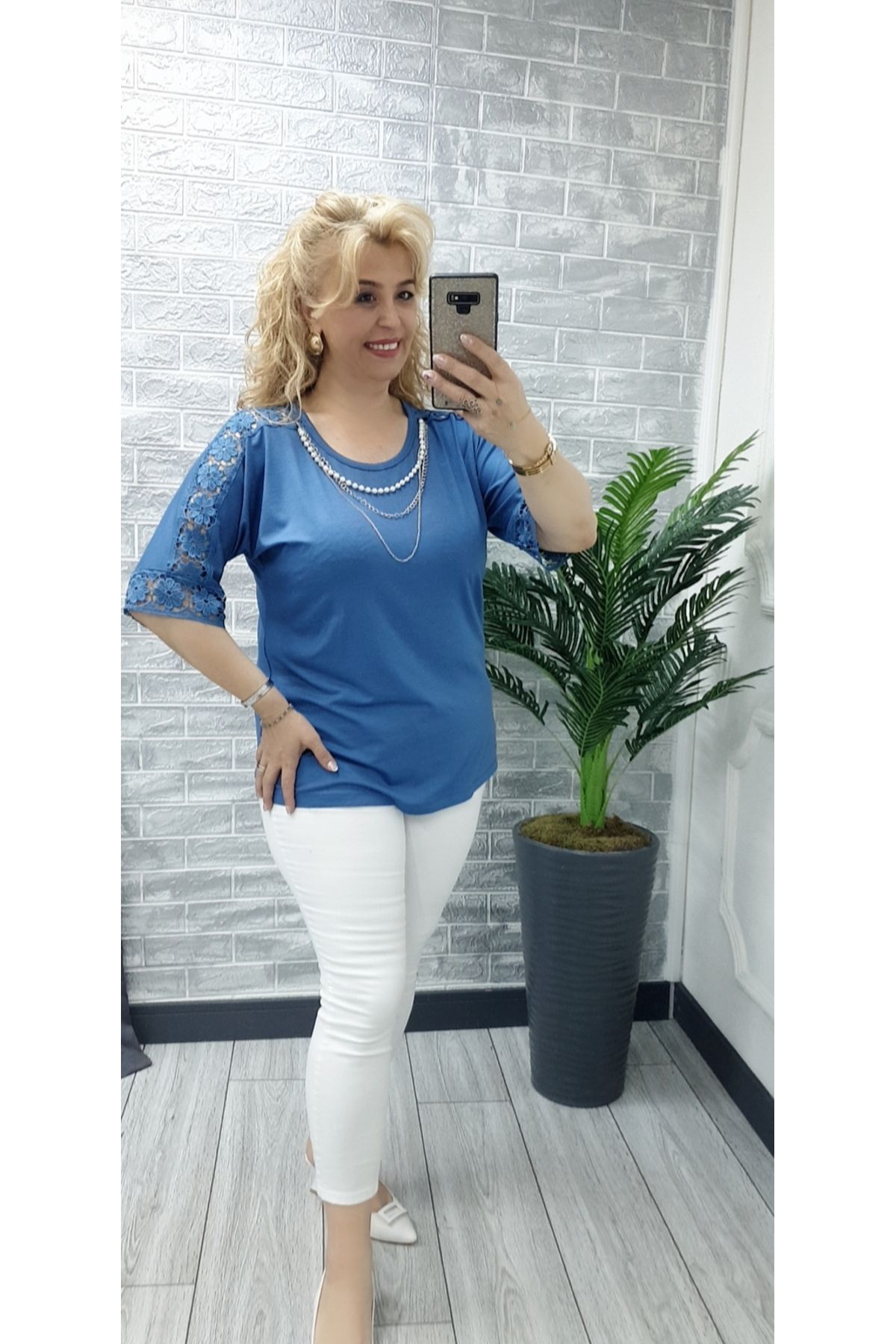 Esina Kadın Dantel ve İnci Kolye Detaylı Yarım Kol Viskon Bluz