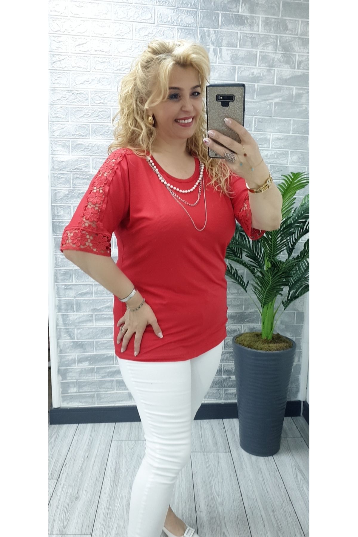Esina Kadın Dantel ve İnci Kolye Detaylı Yarım Kol Viskon Bluz