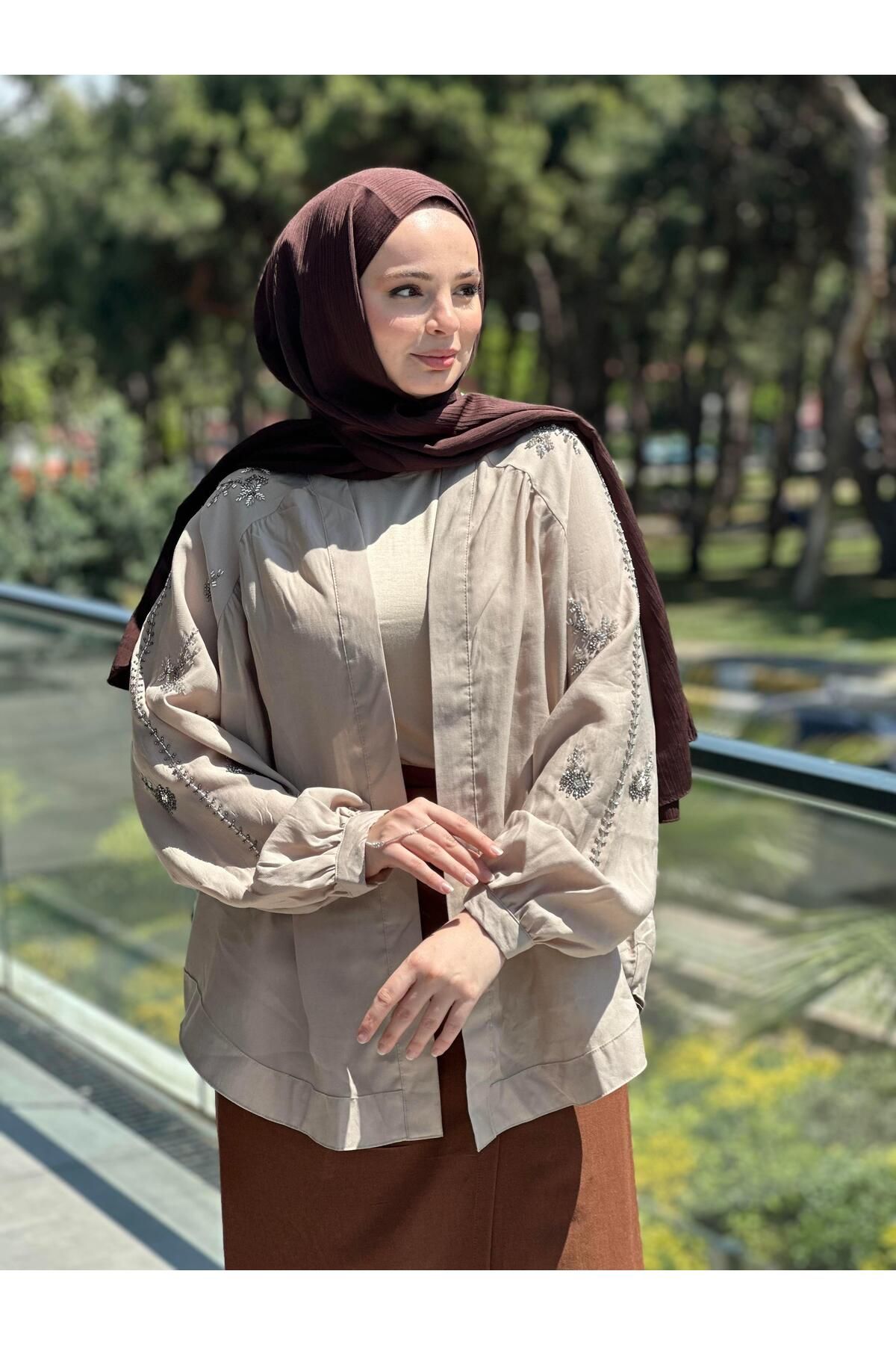 Ranasubaşı Taşlı El İşlemeli Oversize Kimono