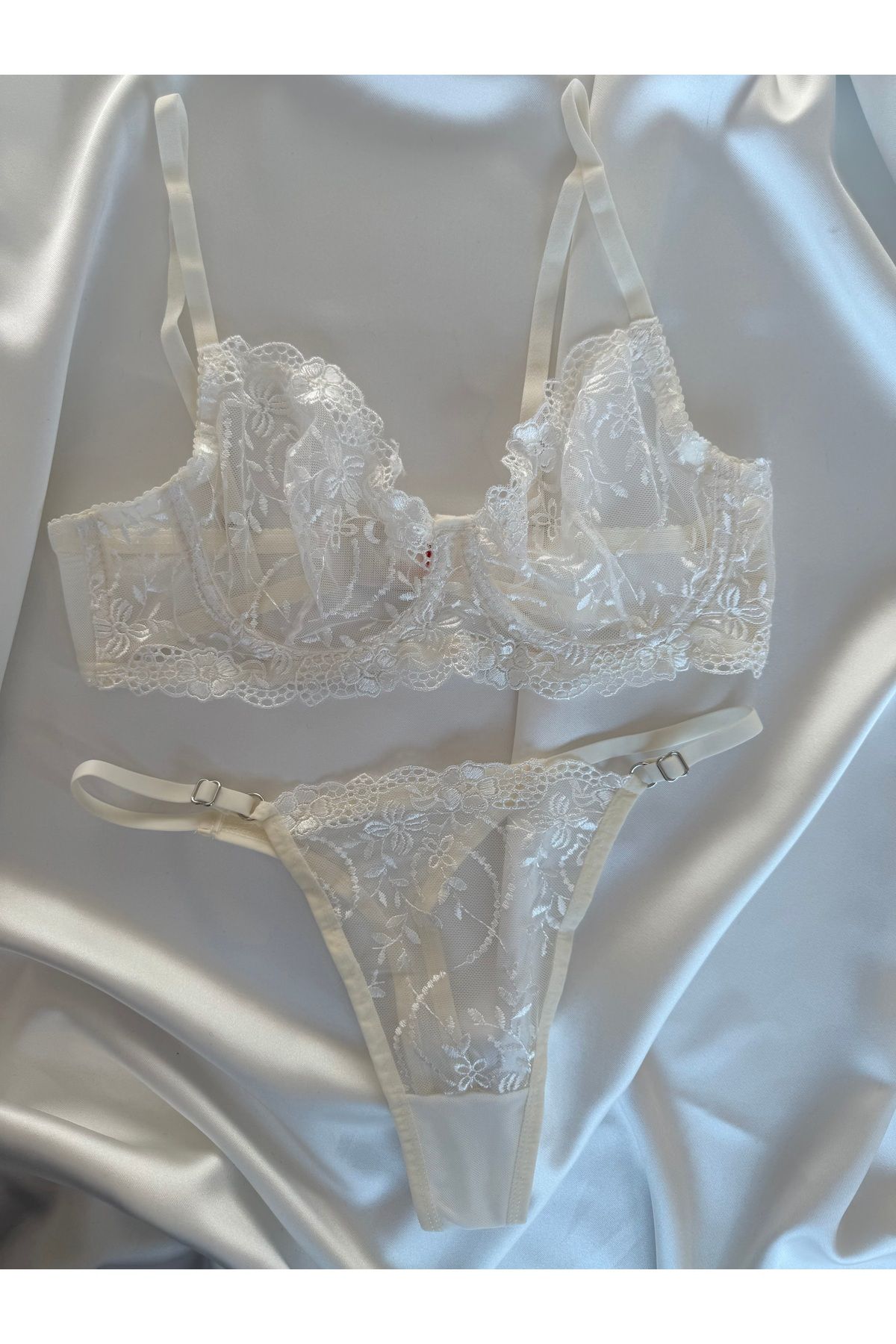 Pijamacs Beyaz Çiçek Desenli Bralet Takım Sütyen Set
