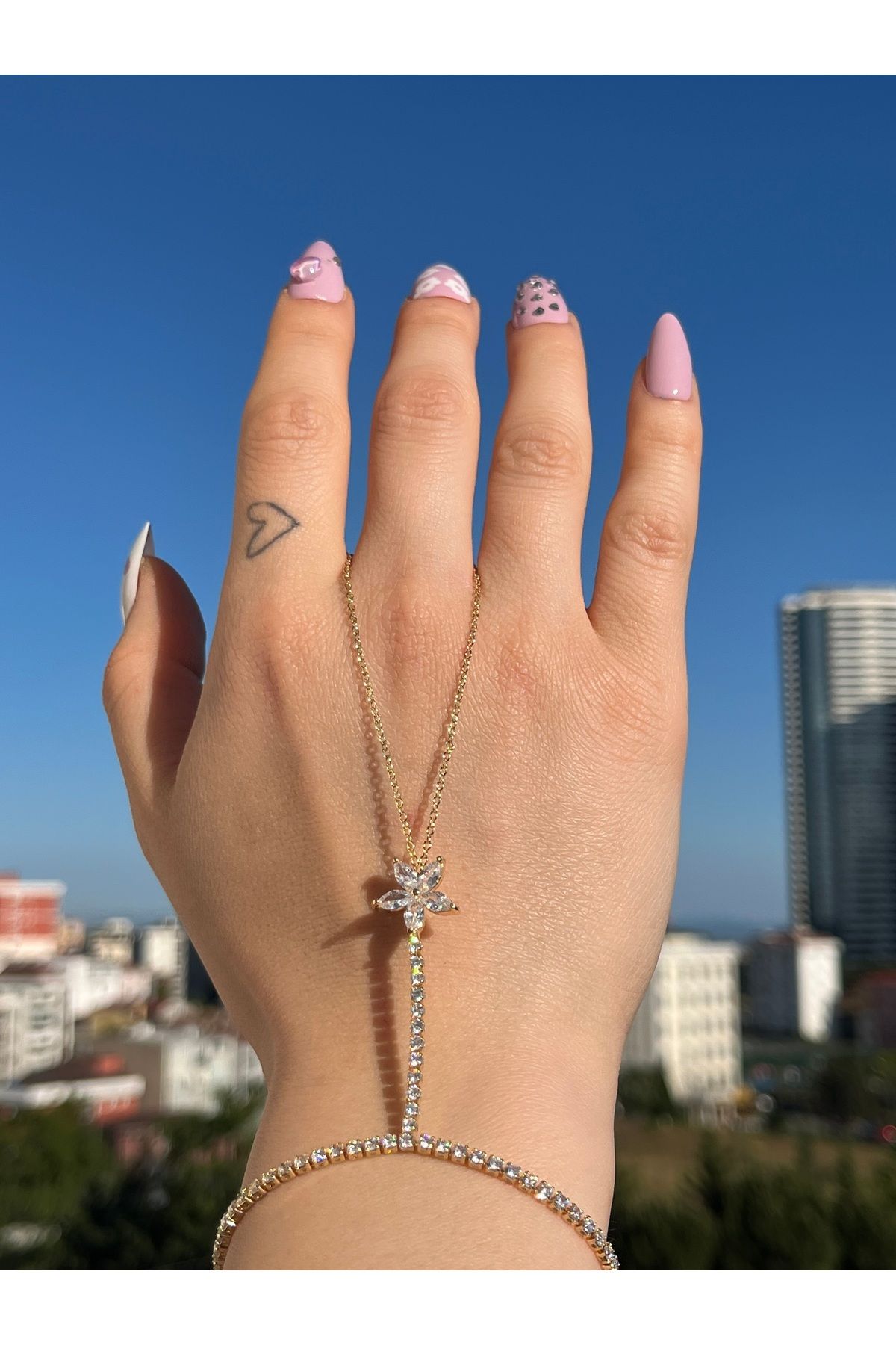 B&E SHİNE JEWERLY Kararmaz Çelik Çiçek Zirkon Taş Detay Şahmeran