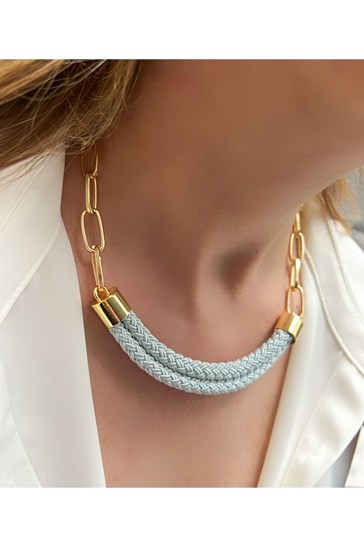 Kutcha Accessories Örgü Detaylı Zincirli Kısa Kolye – Altın Renkli Dokunuşlarla