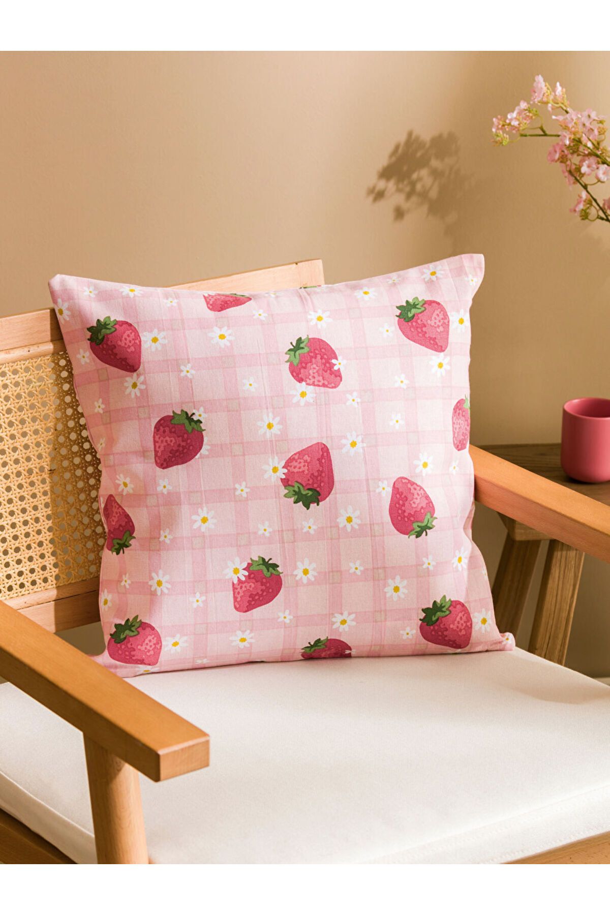 LC Waikiki LCW Çilek Baskılı Kırlent Kılıfı 45x45 Cm