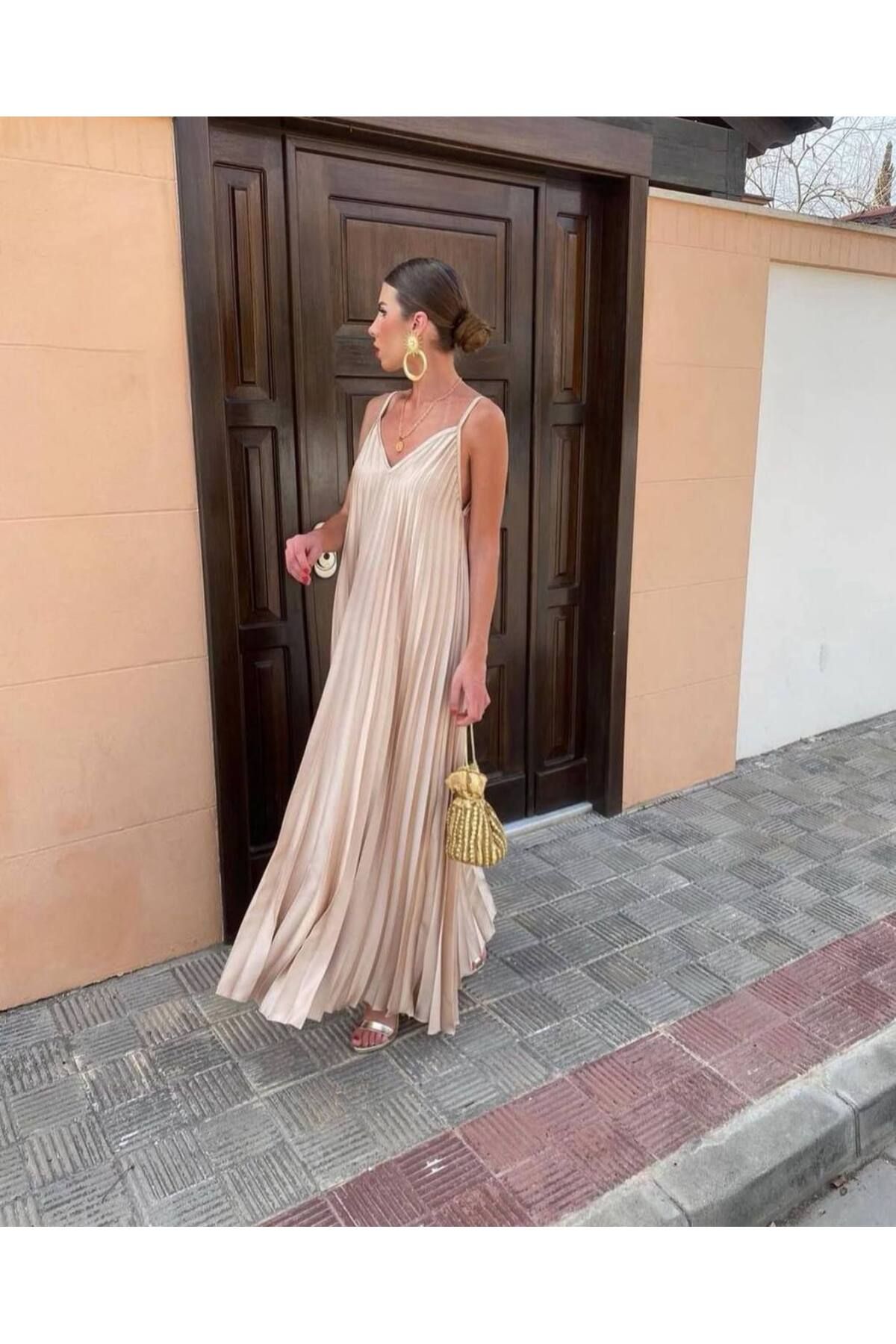 Julidress Askılı V Yaka Uzun Boy Premium Piliseli Elbise