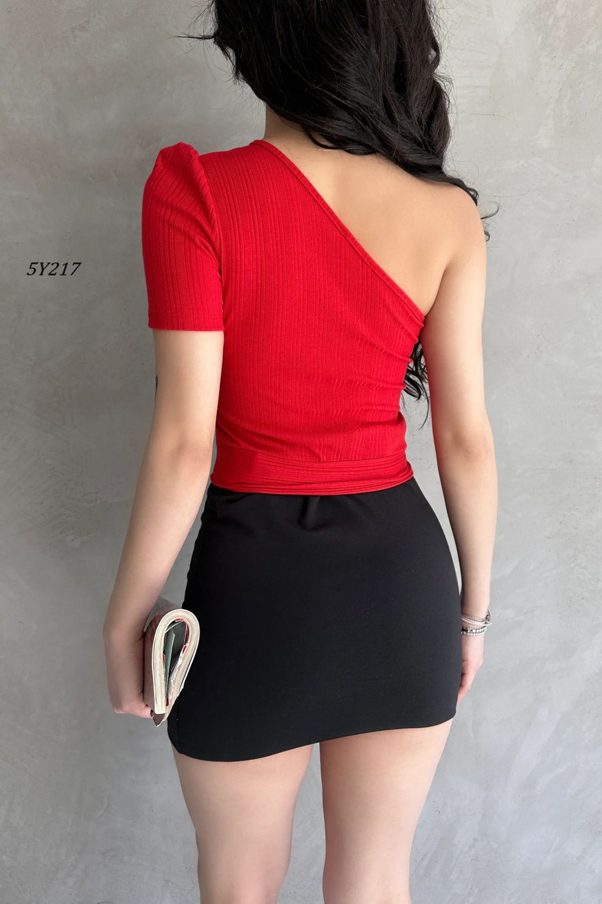 Remon Tek Omuz Zincir Detaylı Crop Bluz 5Y217