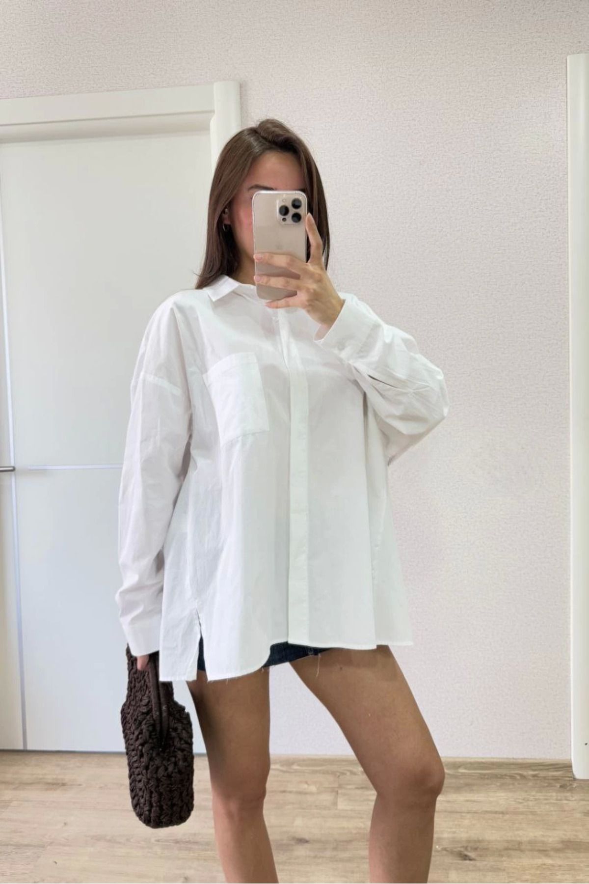 Pink Stil Poplin Kadın Yakalı Yandan Yırtmaçlı Arka Pens Detaylı Gömlek - Beyaz Pink Stil