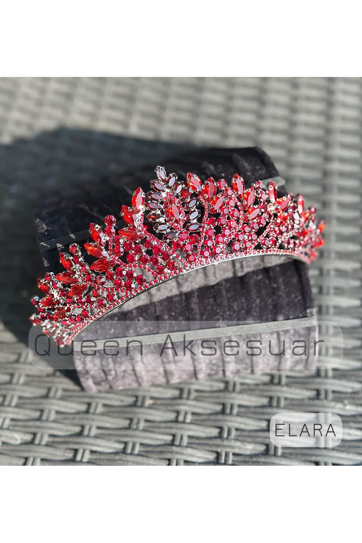 QUEEN AKSESUAR Elara granat bordo kırmızı kristal taşlı lüks tasarım nişan gelin tacı metal taç tepeli otantik