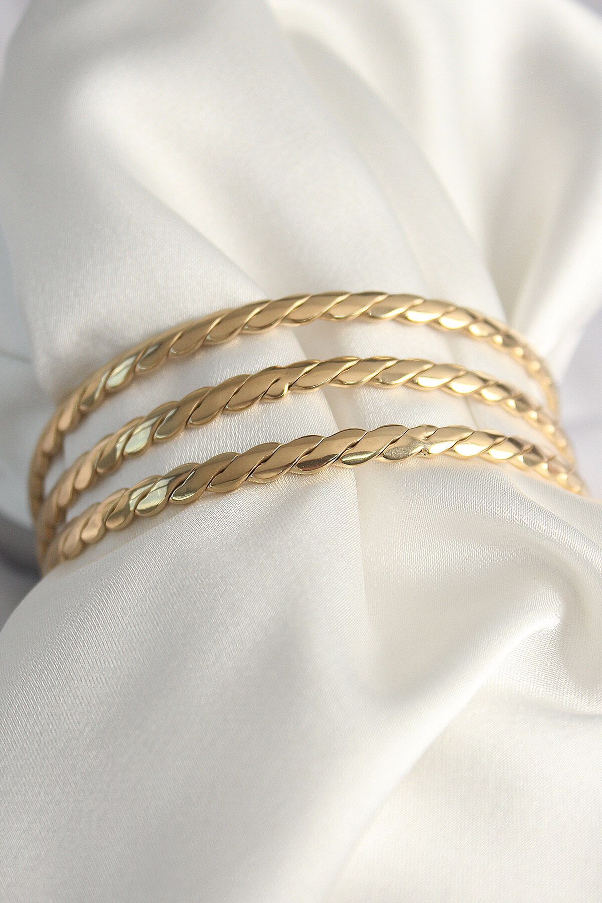 merland benvecocuk 316L Çelik Gold Renk 65 mm Burma Ajda Model Kadın Bilezik - Lisinya