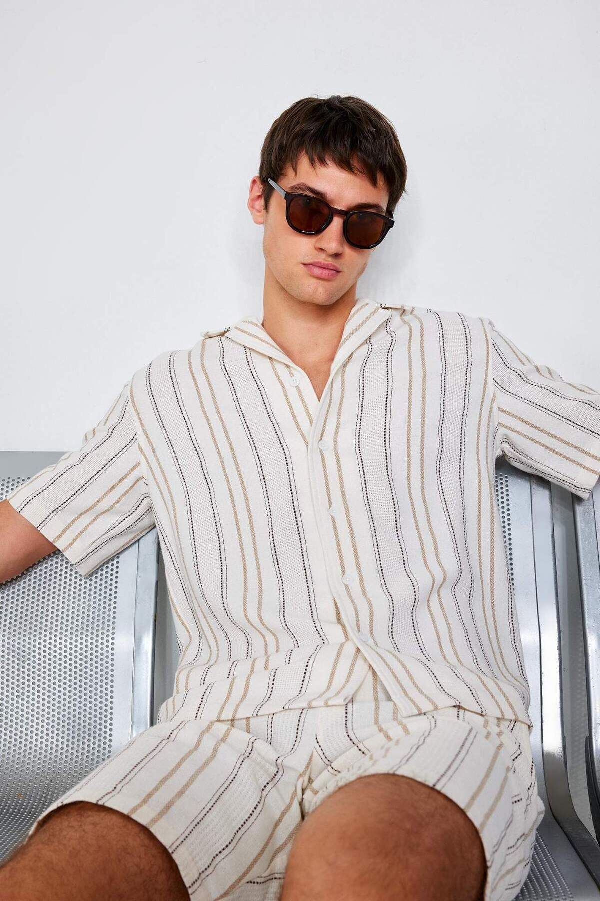 DeFacto Regular Fit Polo Yaka Çizgili Kısa Kollu Gömlek E5687AX25SM