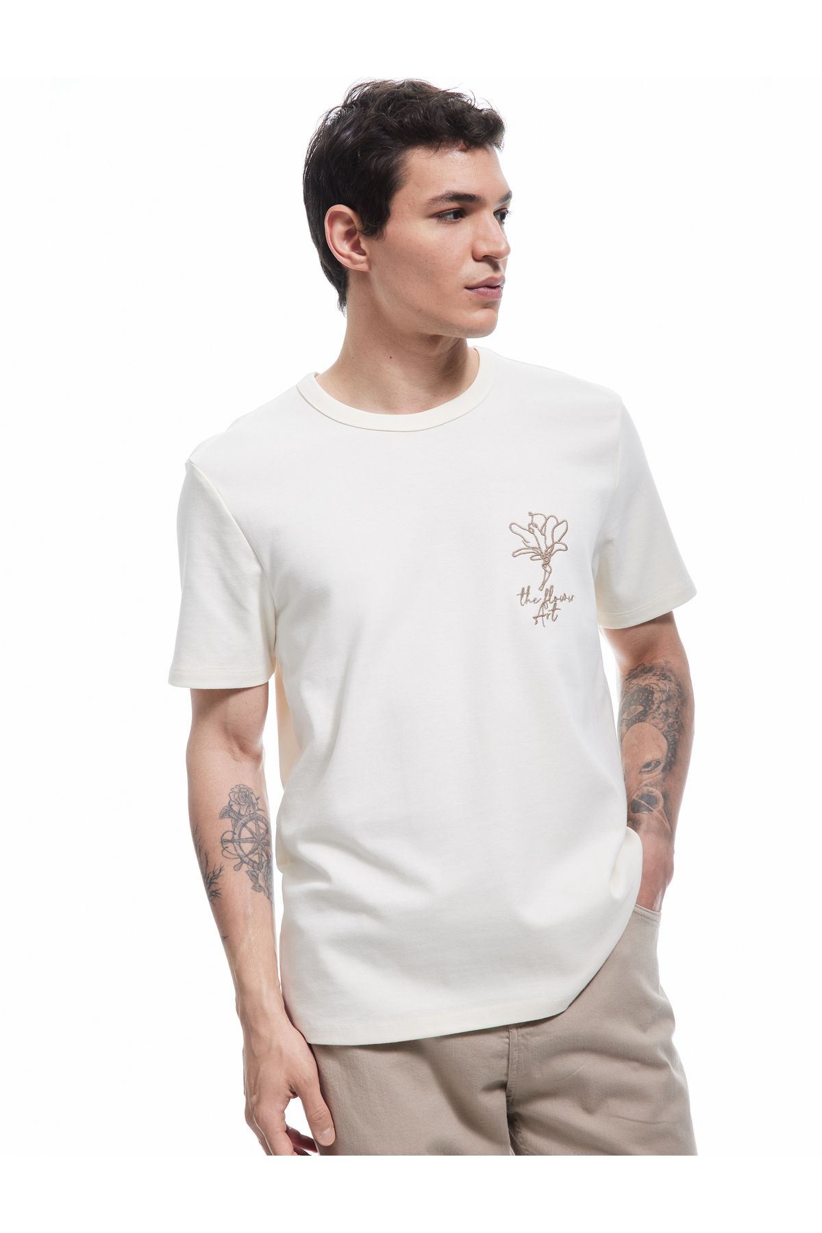 Koton KT - Kısa Kollu Bisiklet Yaka Pamuklu İşlemeli Slim Fit Tişört