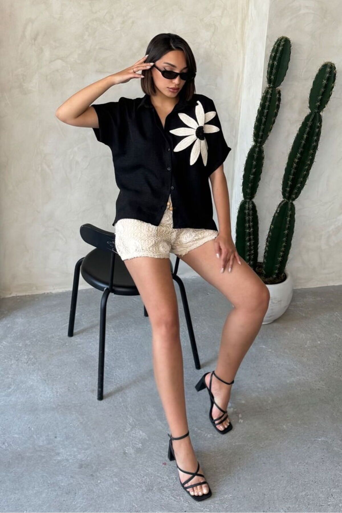 Castivo Fashion Çiçek Aplike Düğmeli Gömlek
