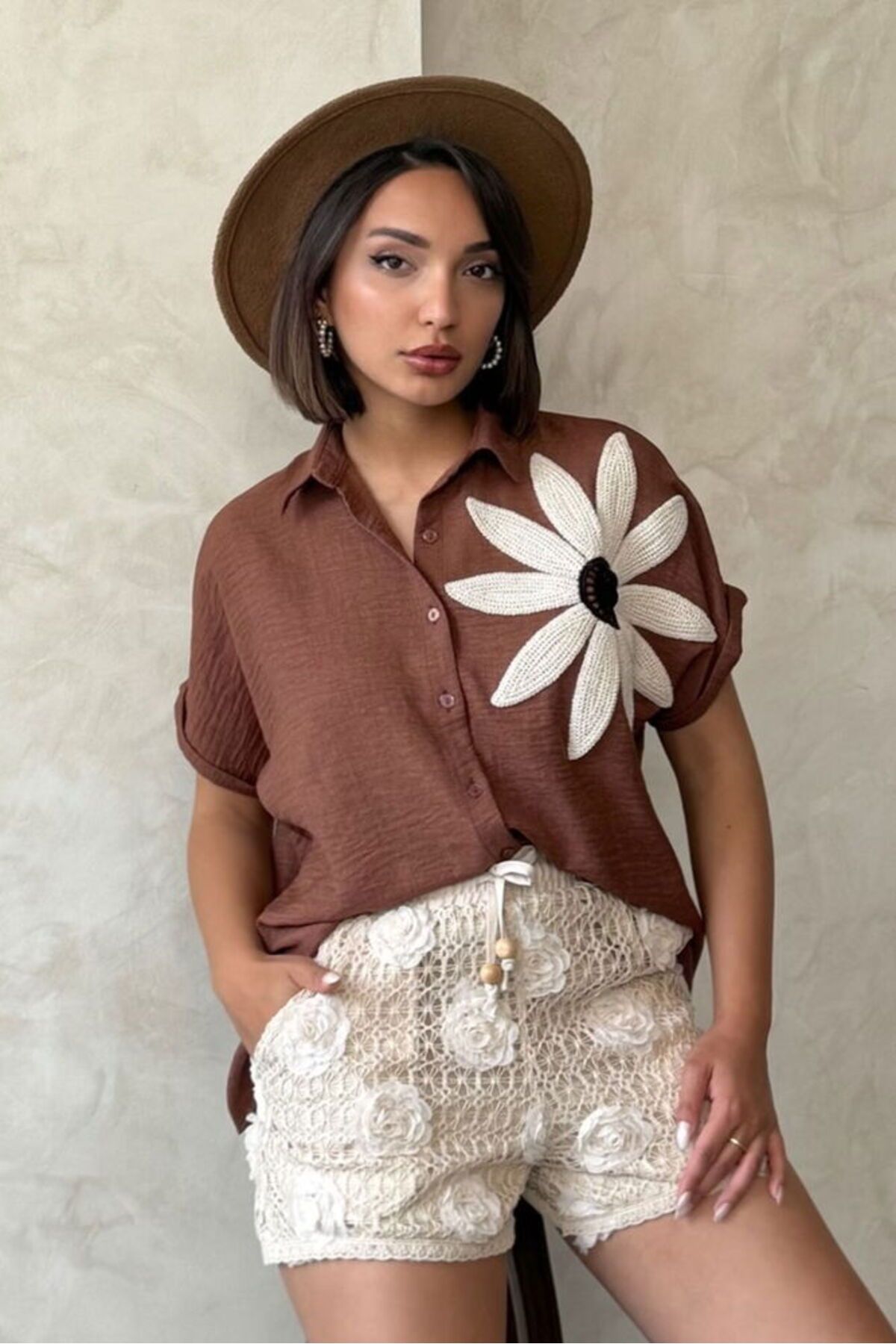 Castivo Fashion Çiçek Aplike Düğmeli Gömlek