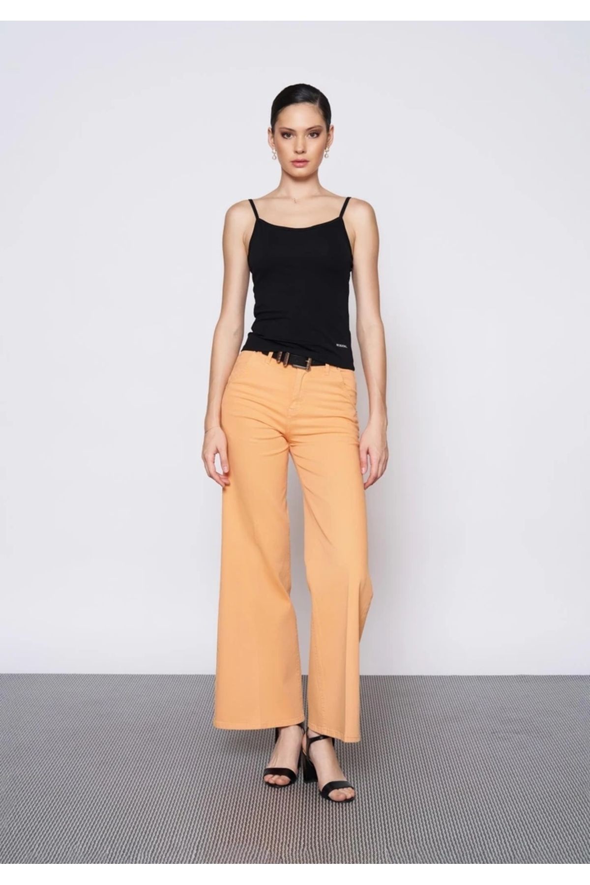 EUROFASHION İnce Askılı Siyah Top