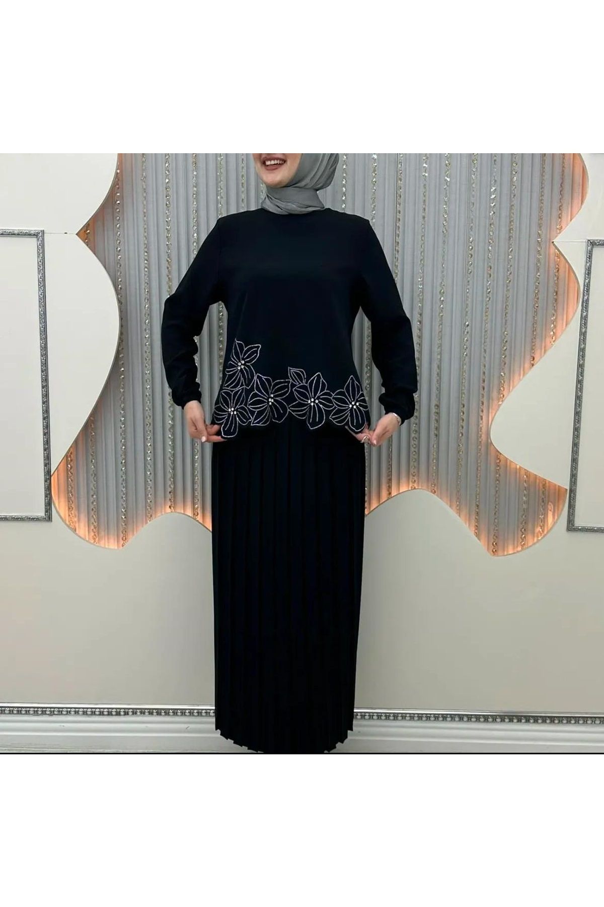 QETEN 25Y9913 TAKIM BLUZ ETEK PİLİSELİ TAŞ BASKI ÇİÇEK DESEN SİYAH