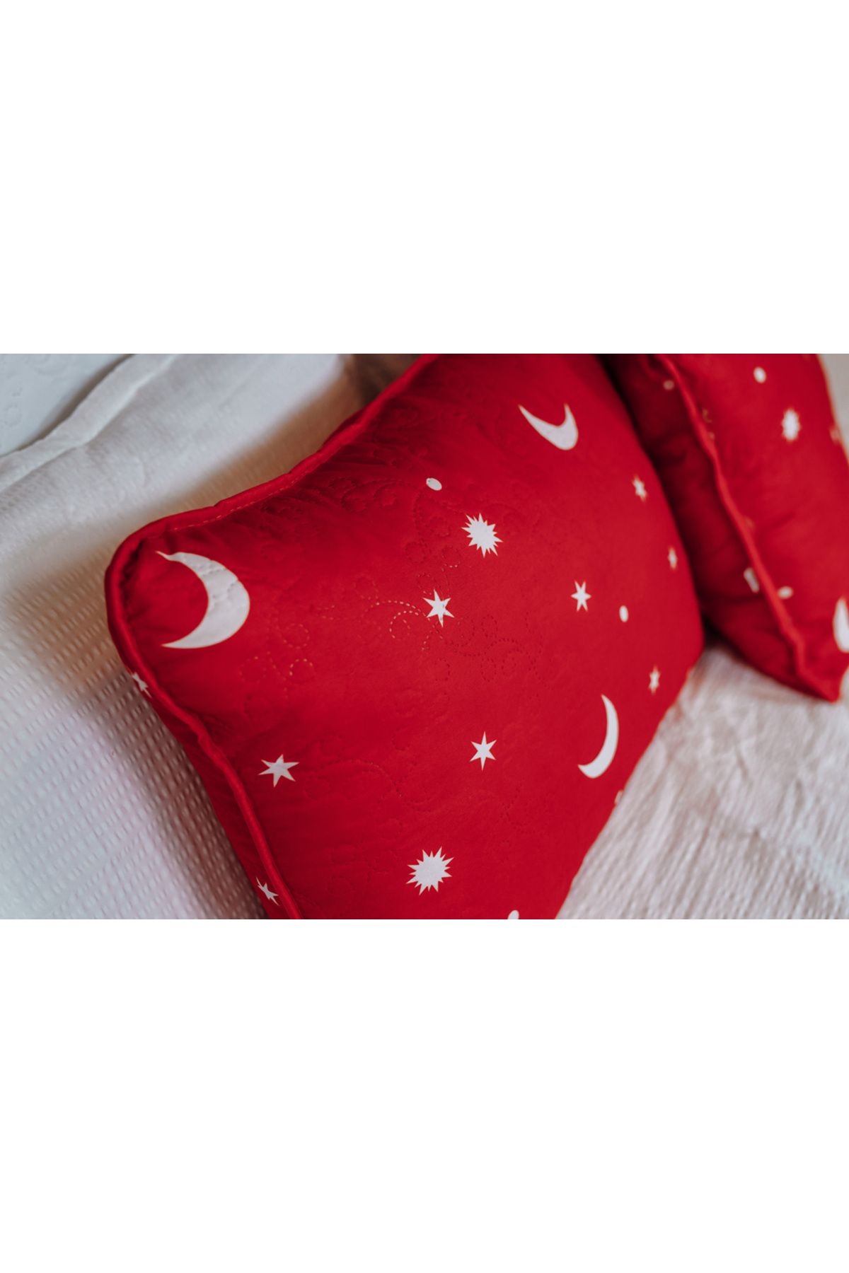 Coneltex-"Moon and Stars" quilted pillow Coneltex, dimensions 40 x 40 cm, square, red color 3