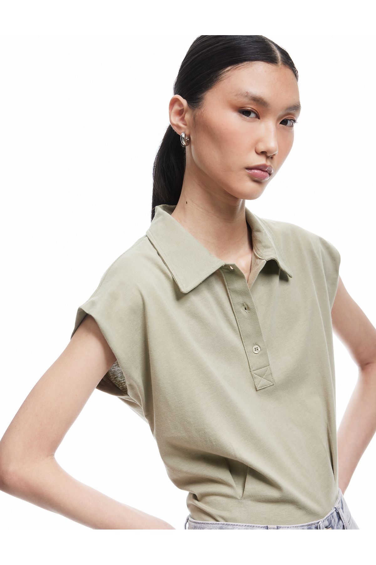 Koton KT - Pamuklu Düğmeli Kolsuz Crop Polo Yaka Tişört