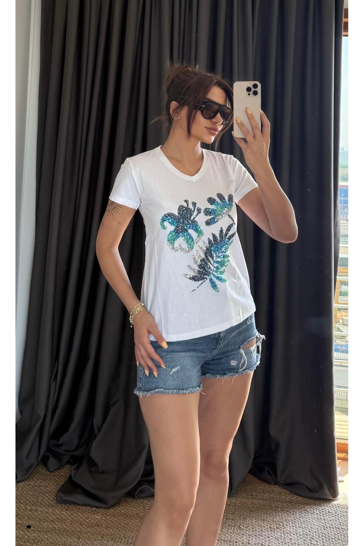 Daves Beyaz Yeni Sezon %100 Pamuk T-shirt Çiçek İşlemeli