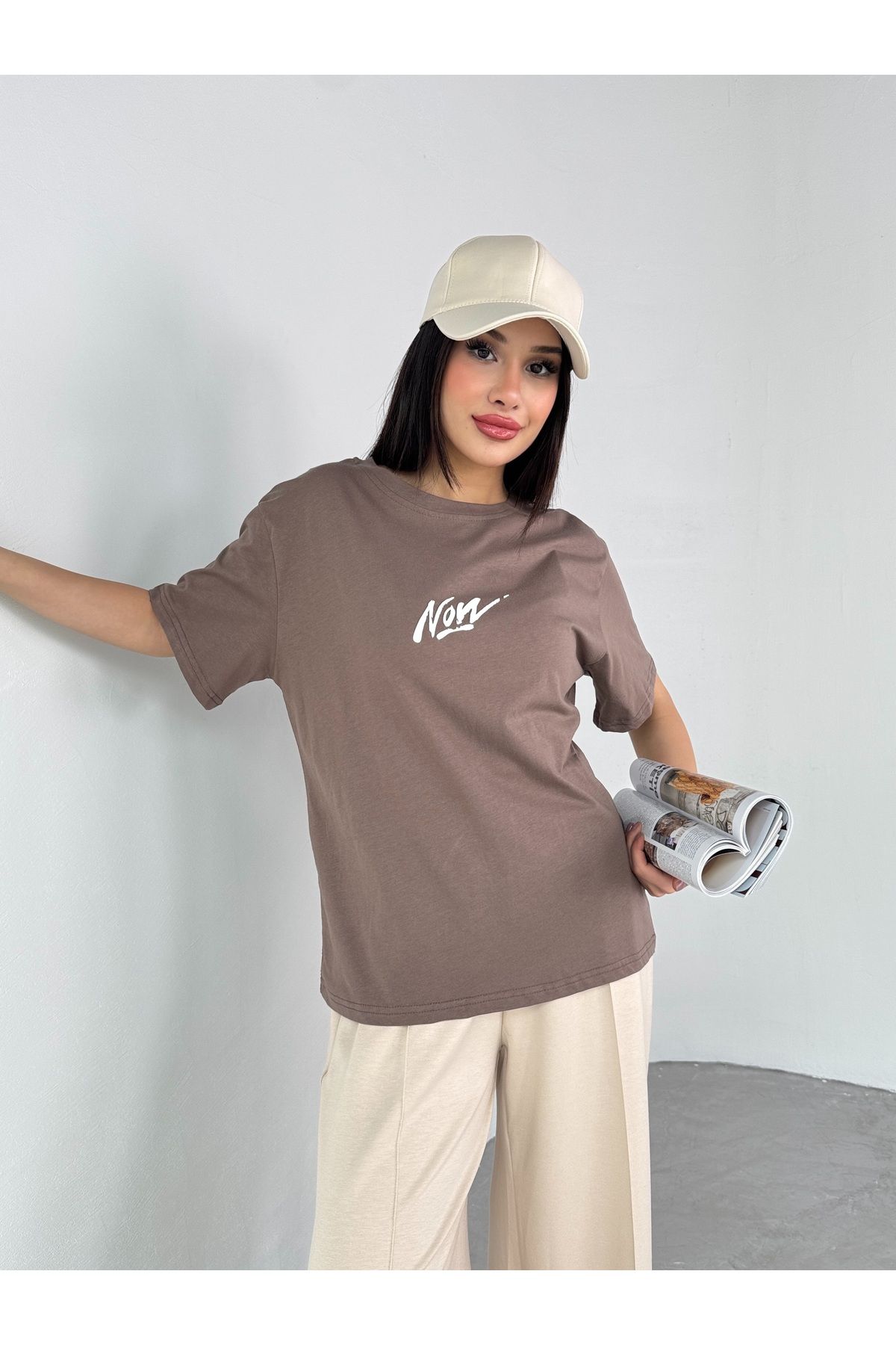 Cappmoda T-928 Kahverengi Now Yazı Kabartma Baskılı Pamuklu Salaş Tişört