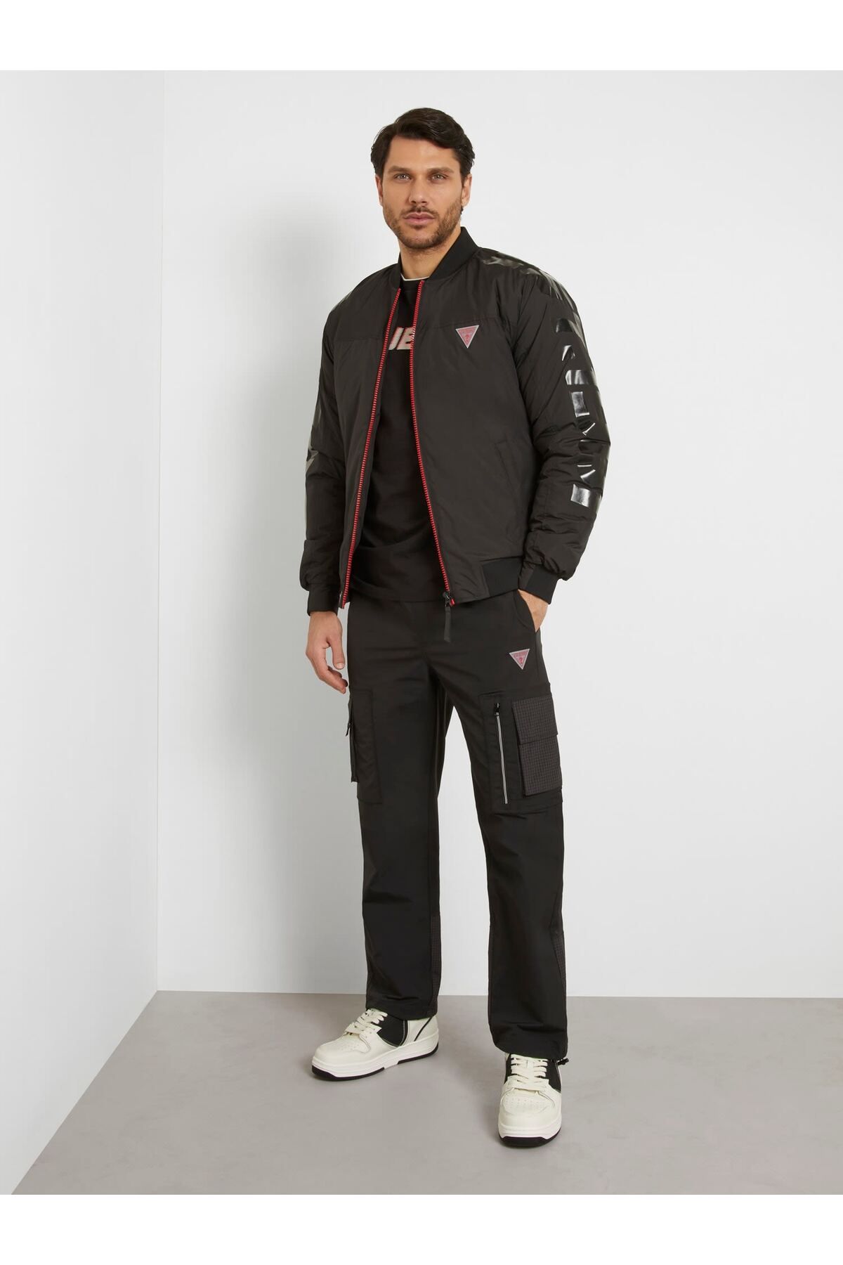 Guess-Zubin Men's Active Regular Fit Sweatpants 2