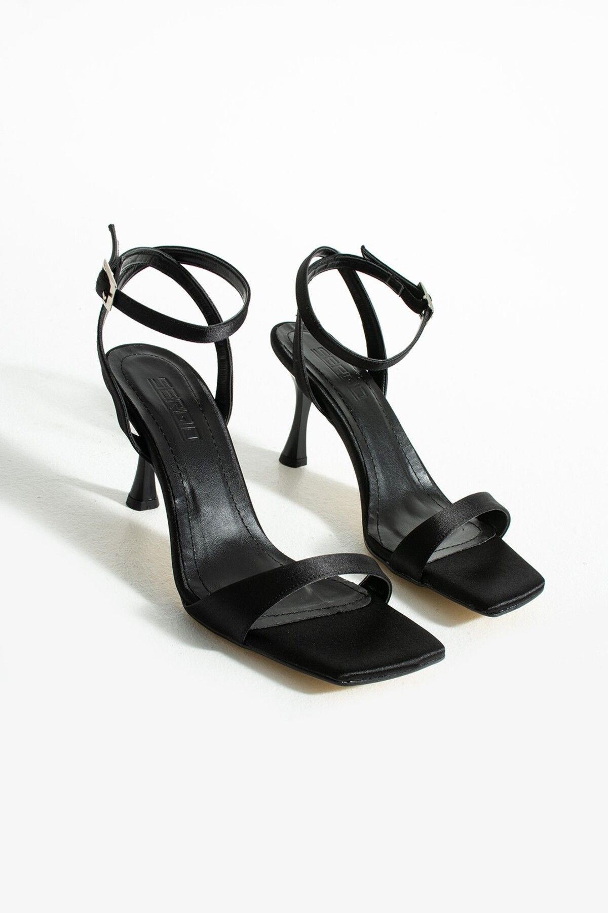 GOYA SHOES Athena Tek Bant Bilekten Bağlı Rahat 8 Cm Kadeh Topuklu Ayakkabı