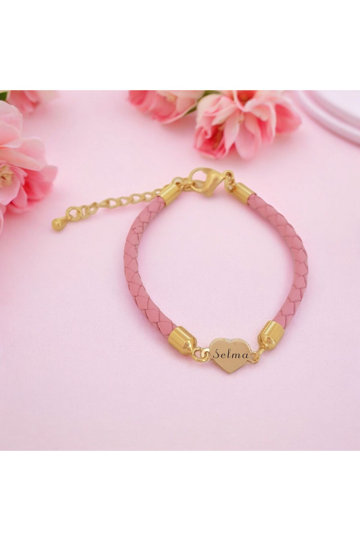 ARCHINO GOLD Selma İsmine Özel 14 Ayar Altın Plakalı Kalp Motifli Hakiki Derili Hediye Bileklik-473isim-pembe