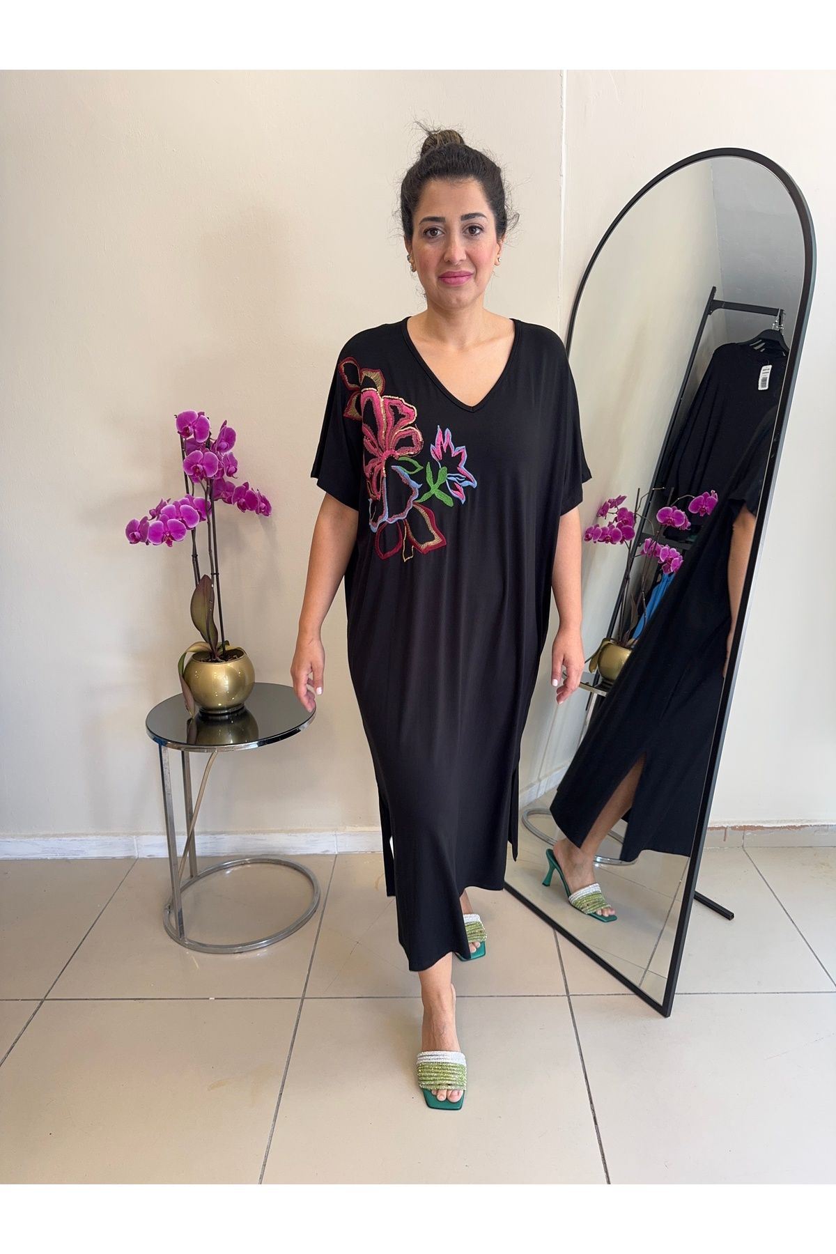 Arzu Yıldırım Butik Yazlık Penye Viskon Renkli Nakışlı Kısa kollu Uzun Yırtmaçlı Oversize Yazlık Elbise