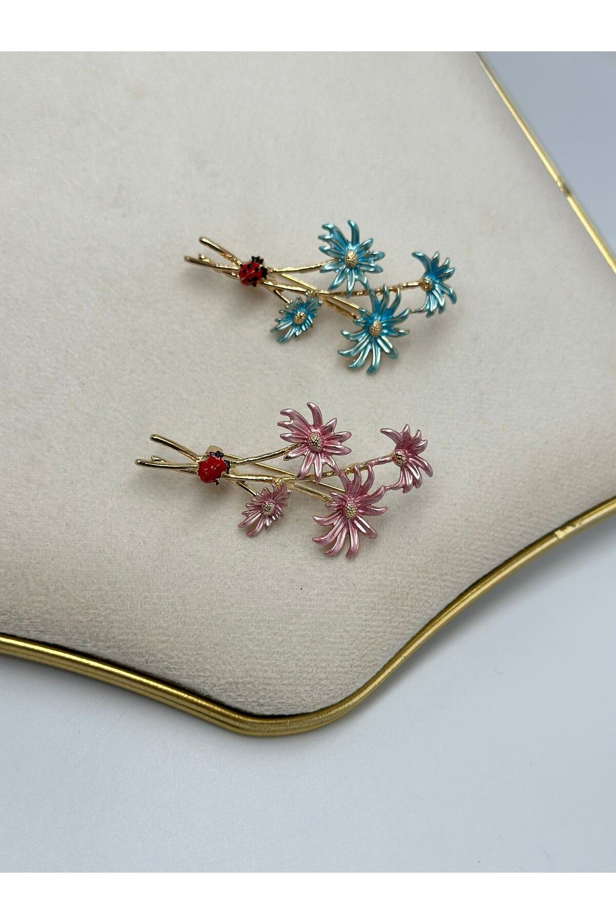MyladyAccessoriess Uğur Böceği Detay Çiçek Broş Mavi