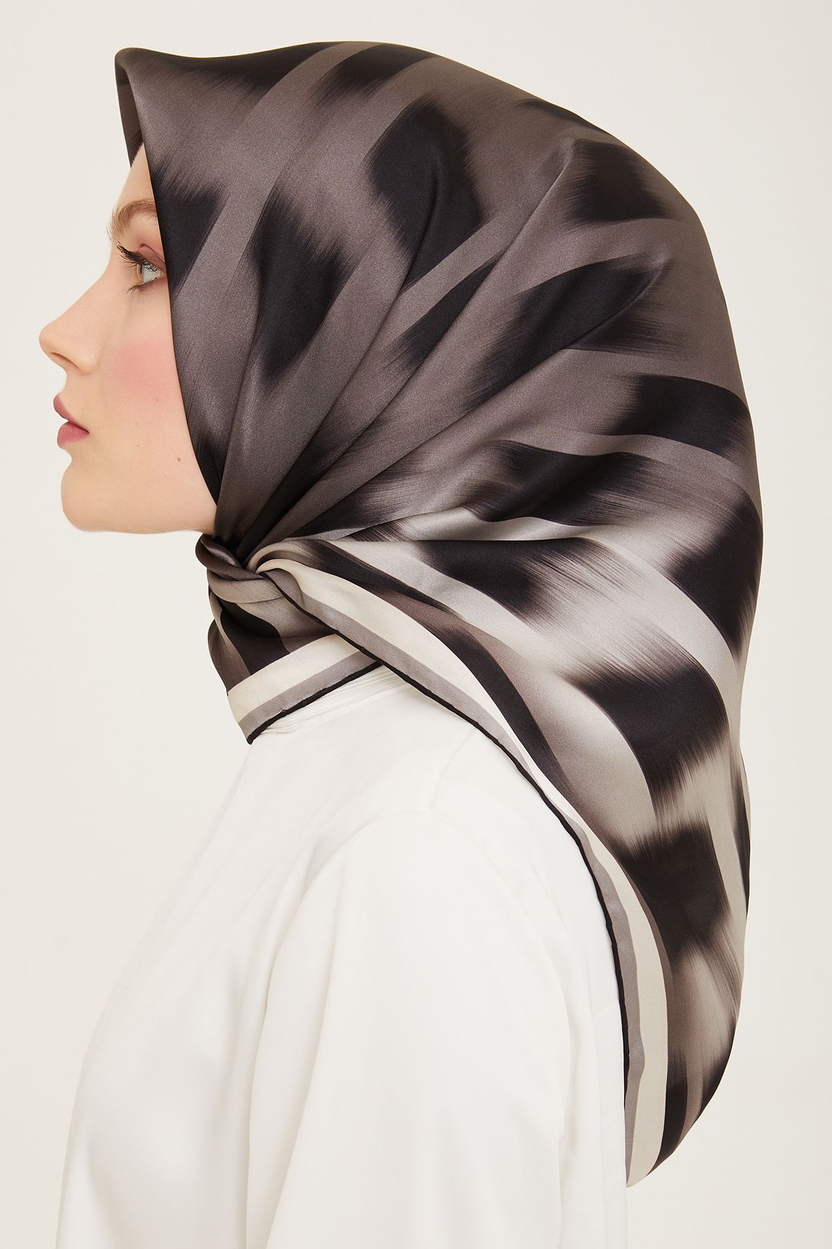 Armine-Nostalgia Series Twill Silk Scarf 9155D-02 Leopard Pattern Black-Anthracite 3