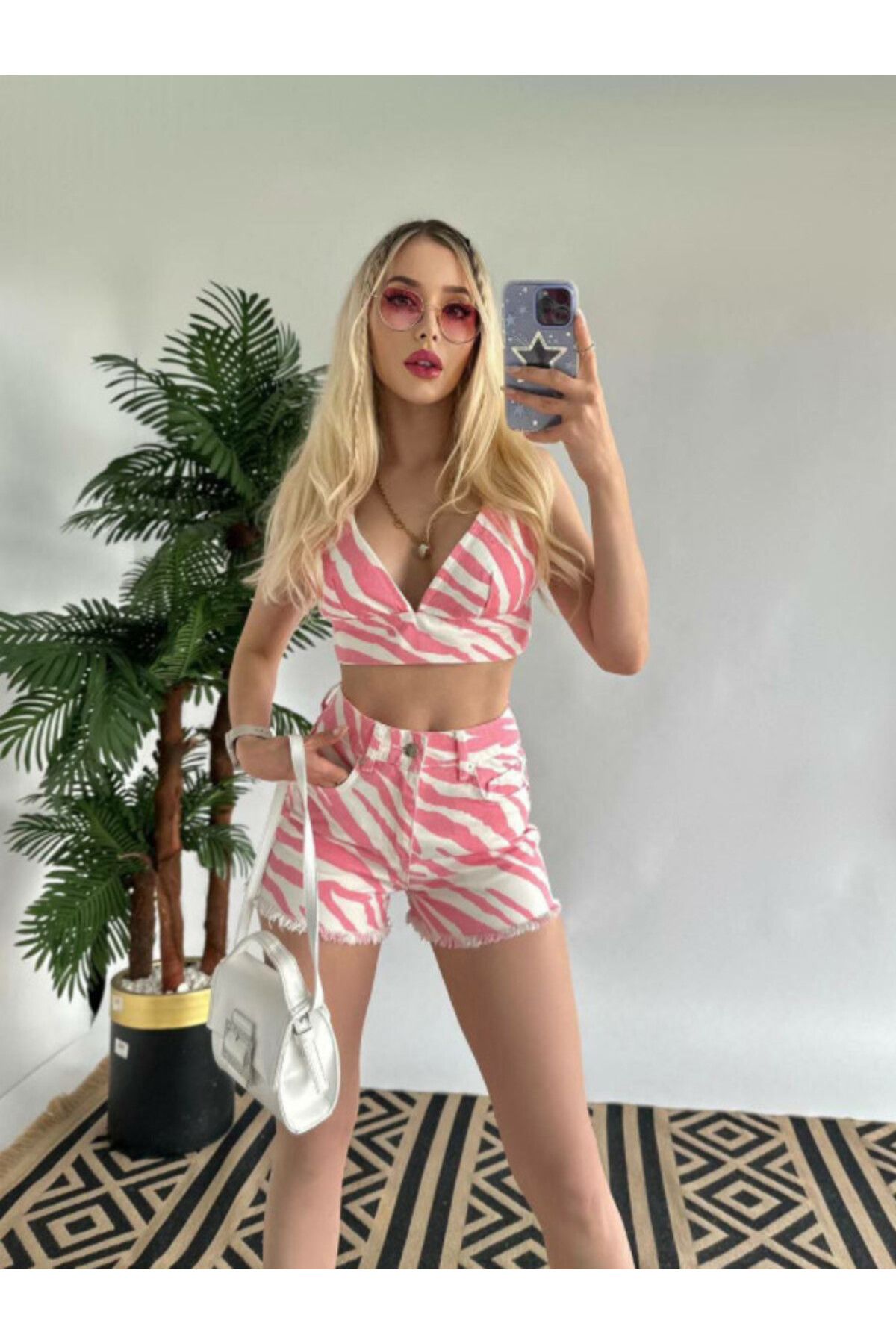 SEVAL KOCA Pembe Zebra Desenli Mini Denim Şort