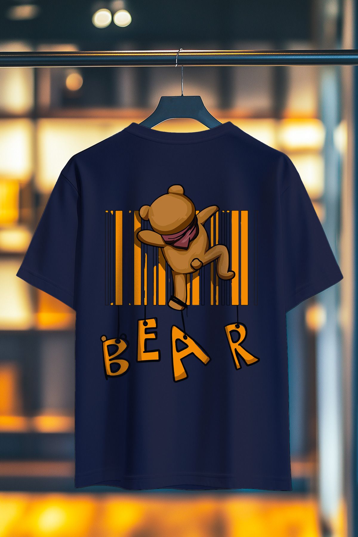 BookOrBook Bear Climbing %100 Pamuk Premium Kalite Sırt Baskılı T-Shirt