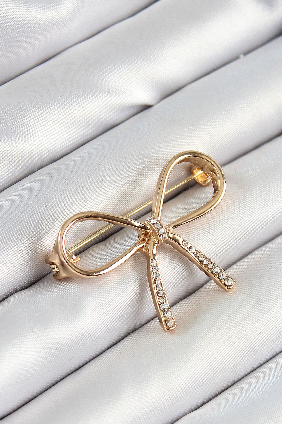 STİLLOVE Zirkon Taş Detaylı 3D Fiyonk Figürlü Gold Renk Kadın Broş SL12067