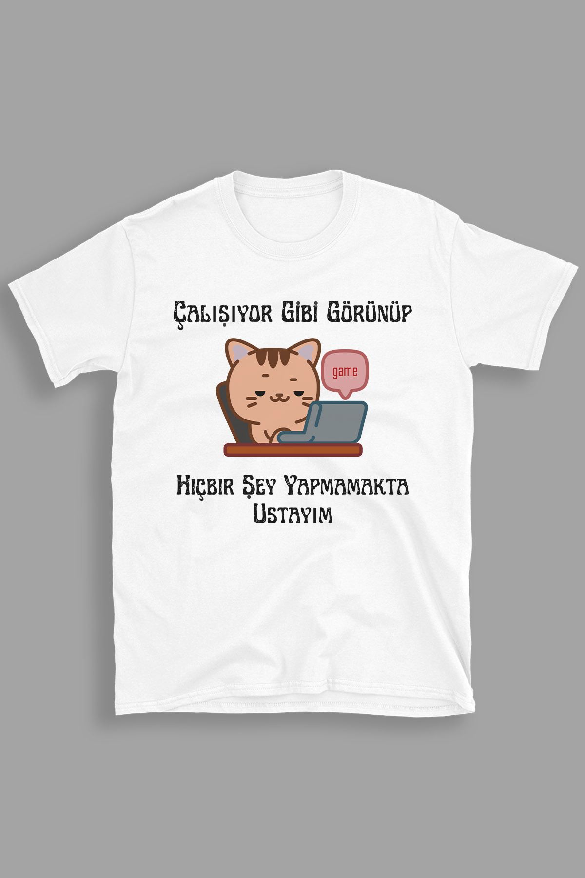 giftkonsept Çalışıyor Gibi Görünüp Bir Şey Yapmamakta Ustayım Komik Hediyelik %100 Pamuklu Regular Beyaz Tişört