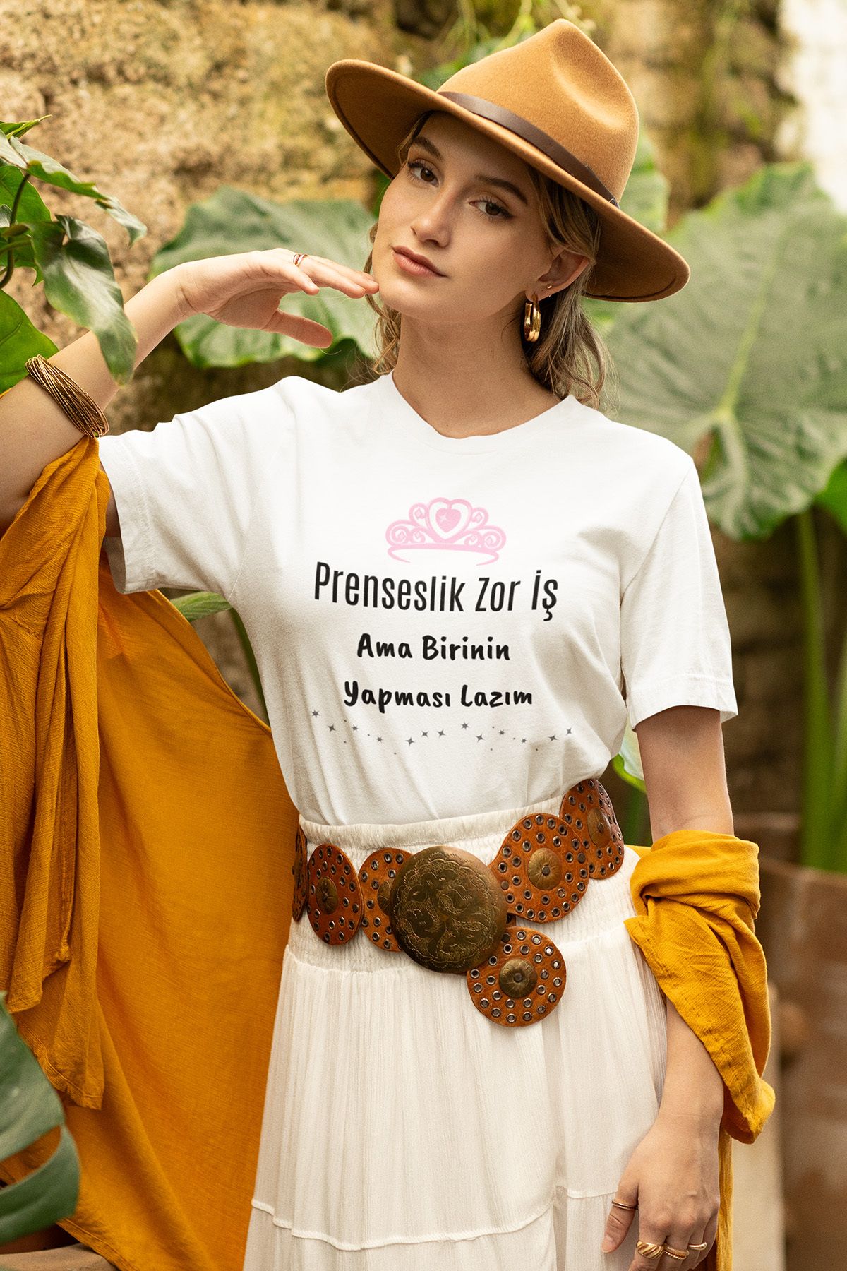 giftkonsept Prenseslik Zor İş Ama Birinin Yapması Lazım Komik Hediyelik %100 Pamuklu Regular Beyaz Tişört