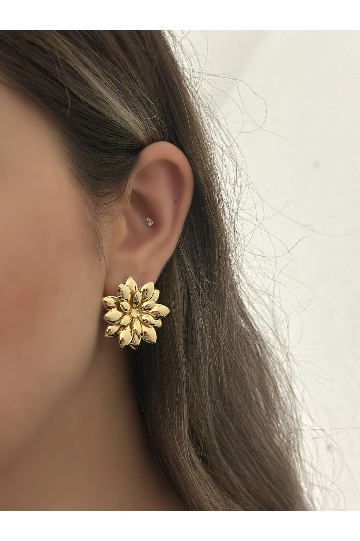 MyladyAccessoriess Düz Çiçek Plaka Çelik Küpe