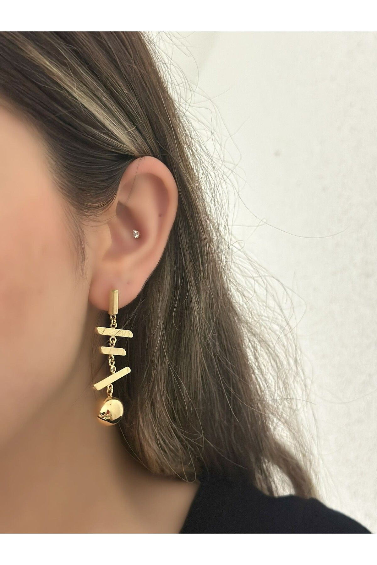 MyladyAccessoriess Sallantılı Topçuk Detaylı Çelik Küpe