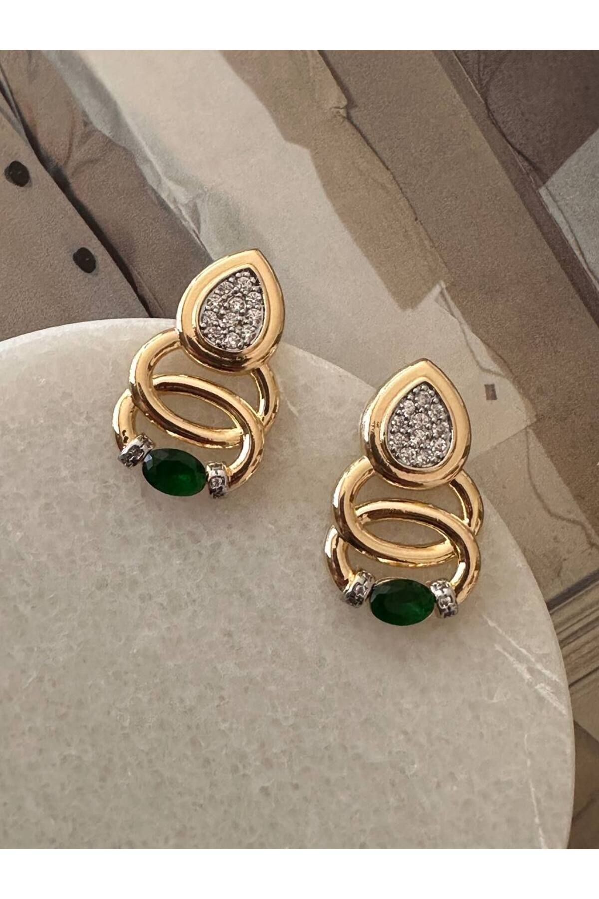 Esmeray Aksesuar Gold Renk Zirkon Yeşil ve Beyaz Taşlı Rodyum Kaplama Vip Seri Tasarım Küpe Uzunluk 2,5 cm.