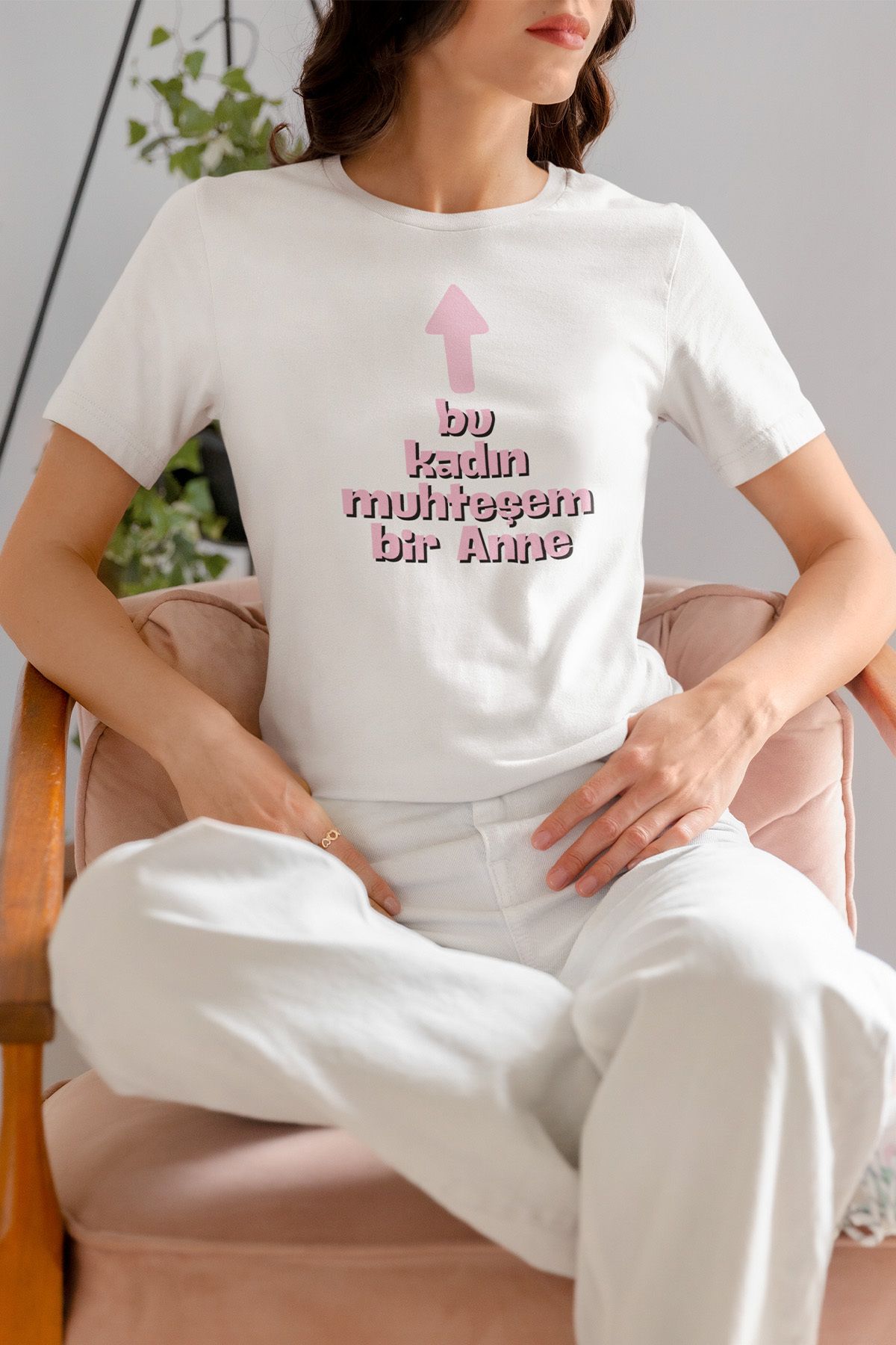 giftkonsept Bu Kadın Muhteşem Bir Anne Anne Hediyelik %100 Pamuklu Regular Beyaz Tişört