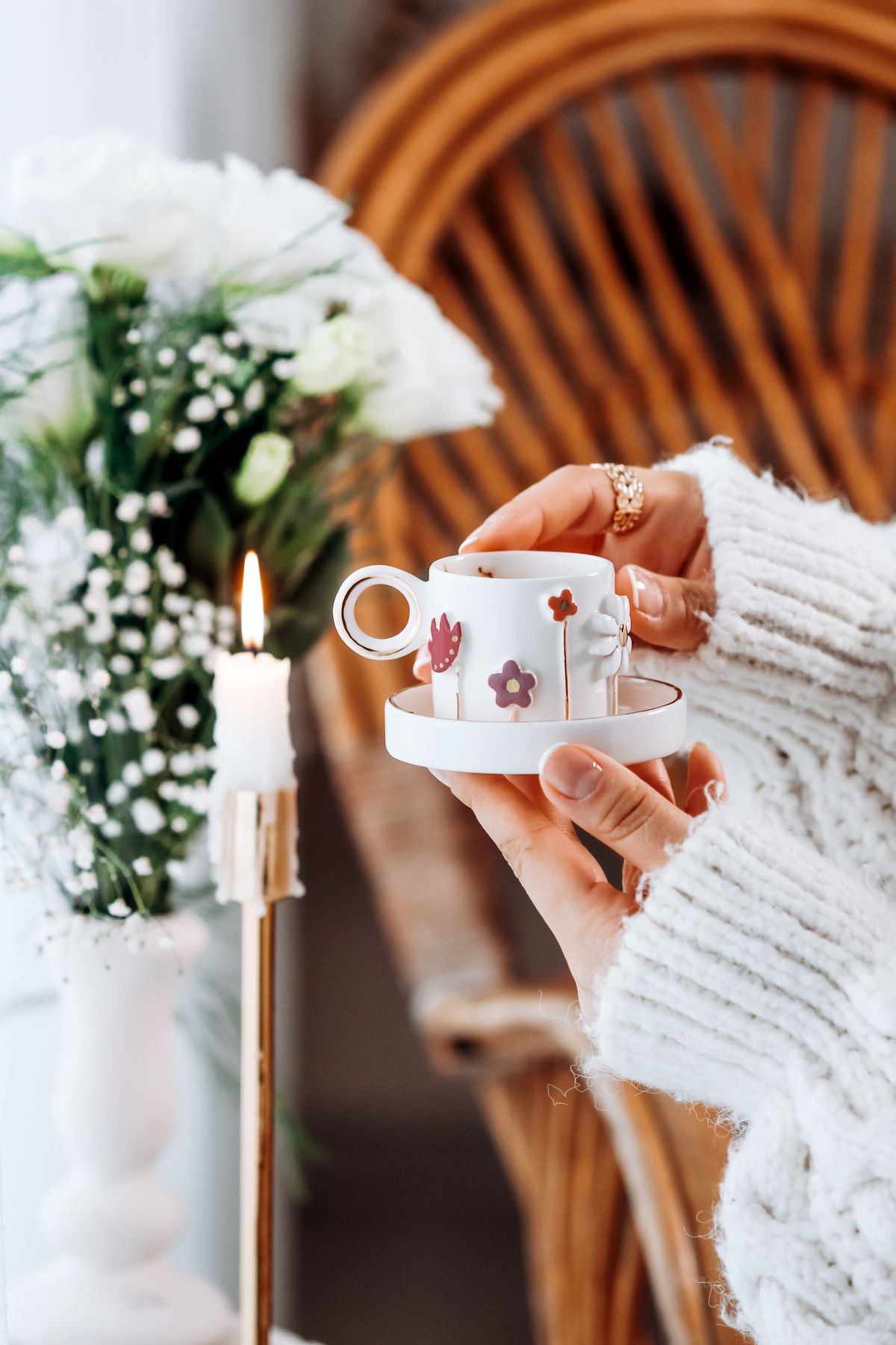 Hypnos Coffee Çiçek Figürlü El Yapımı Mug Seramik Kahve Fincanı - 24 Ayar Altın Dekorlu
