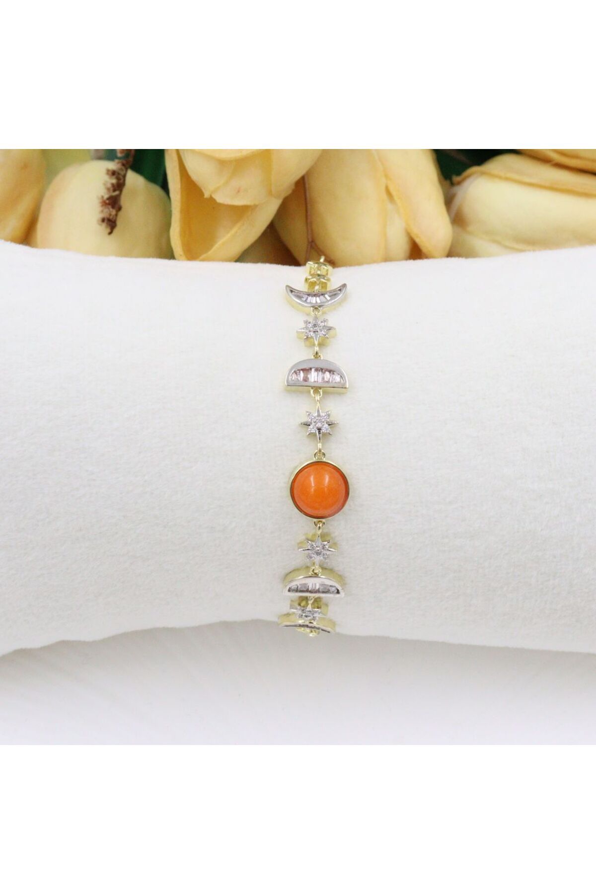 mercanjewelry VİP 14K Kaplama Turuncu Boncuk Detaylı Yıldız-Ay Bileklik