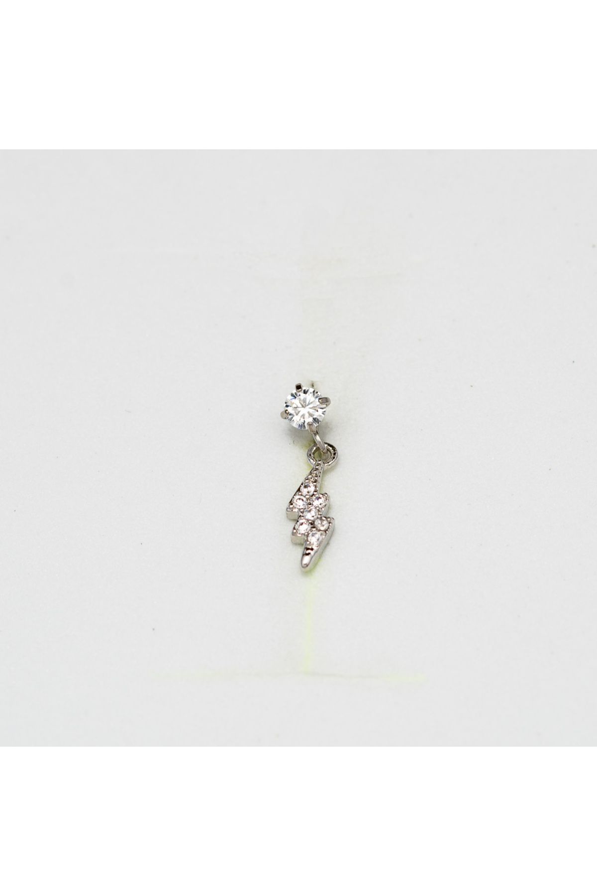 Piercing by Sever SALLANTILI ŞİMŞEK ÇELİK PIERCING... GÜMÜŞ/SILVER RENKLİ ve ŞEFFAF TAŞLI (TARGUS HELIX CONCH FLAT)