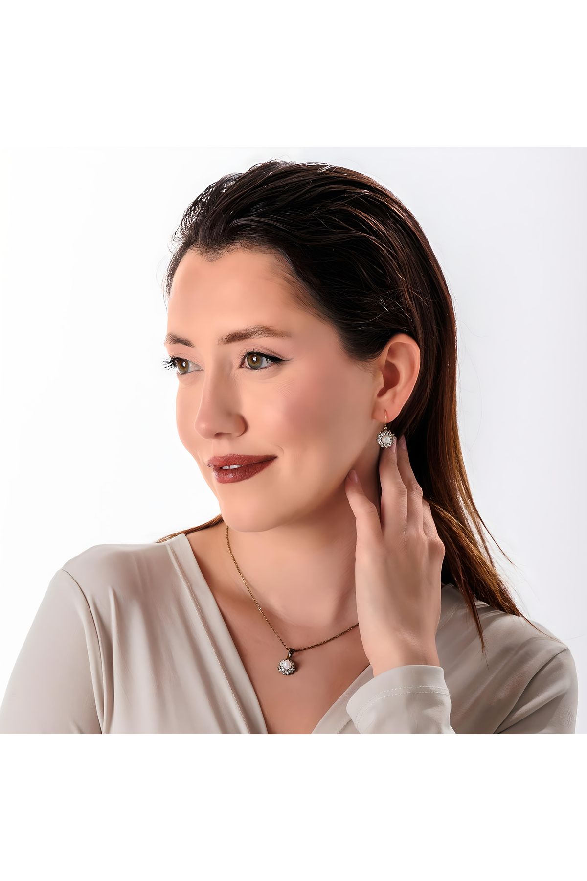 Atelier LEO Handmade Jewellery KLASİK IŞILTI İNCİ KÜPE KOLYE TAKIM BAKIR EL YAPIMI KRİSTAL TAŞLI KARARMA YAPMAZ KADIN TAKI SETİ