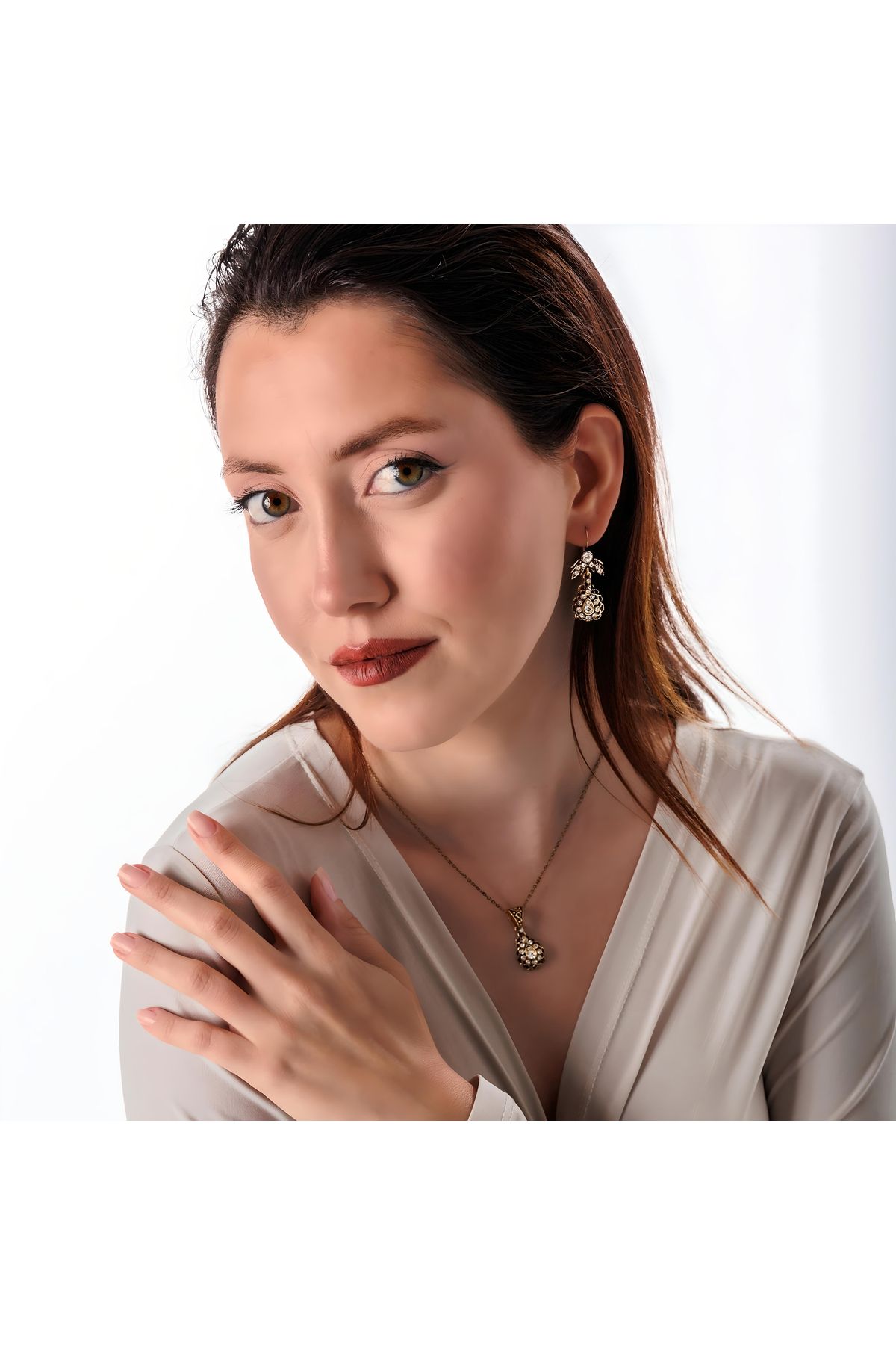 Atelier LEO Handmade Jewellery DANA BURNU KÜPE KOLYE TAKIM BAKIR EL YAPIMI KRİSTAL TAŞLI KARARMA YAPMAZ KADIN TAKI SETİ