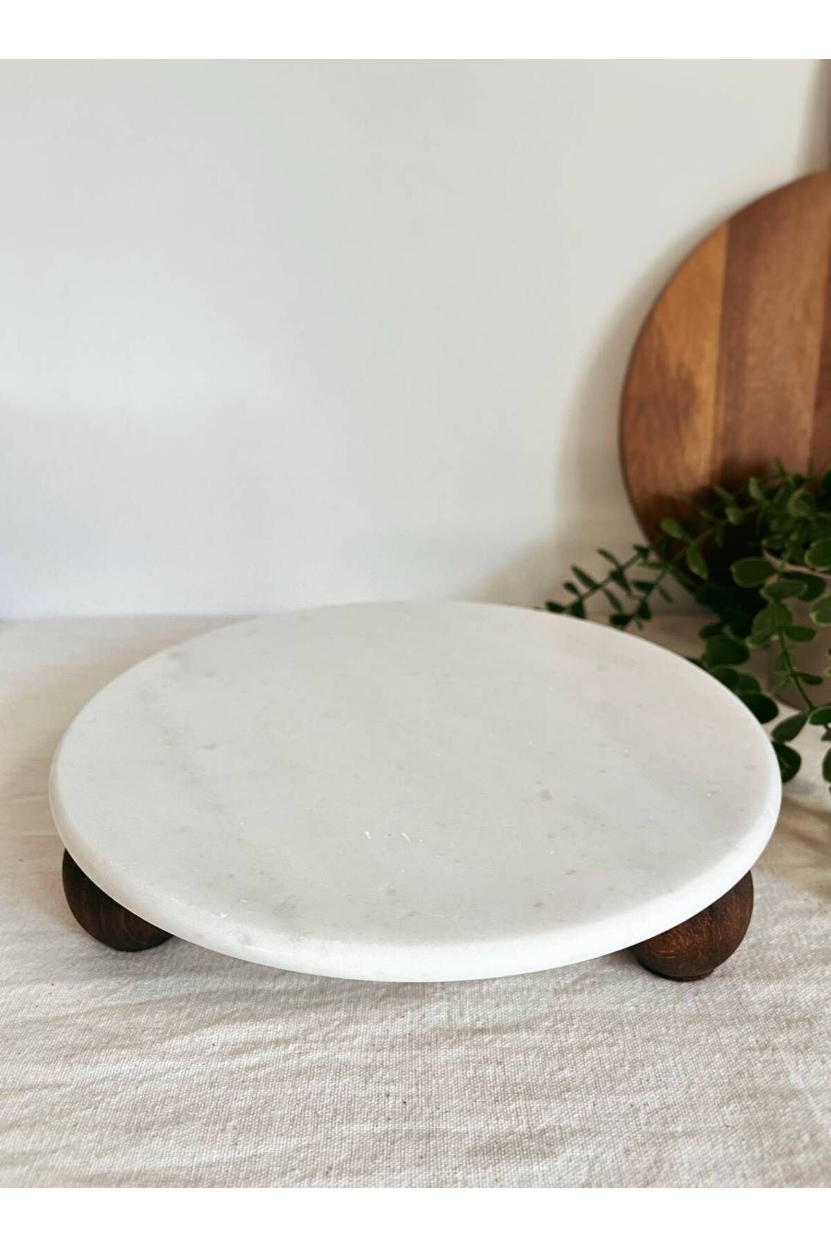 Bohemia 25 cm Akasya Top Ayaklı Yuvarlak Mermer Sunumluk – Doğal Ahşap & Mermer Sunum Tahtası