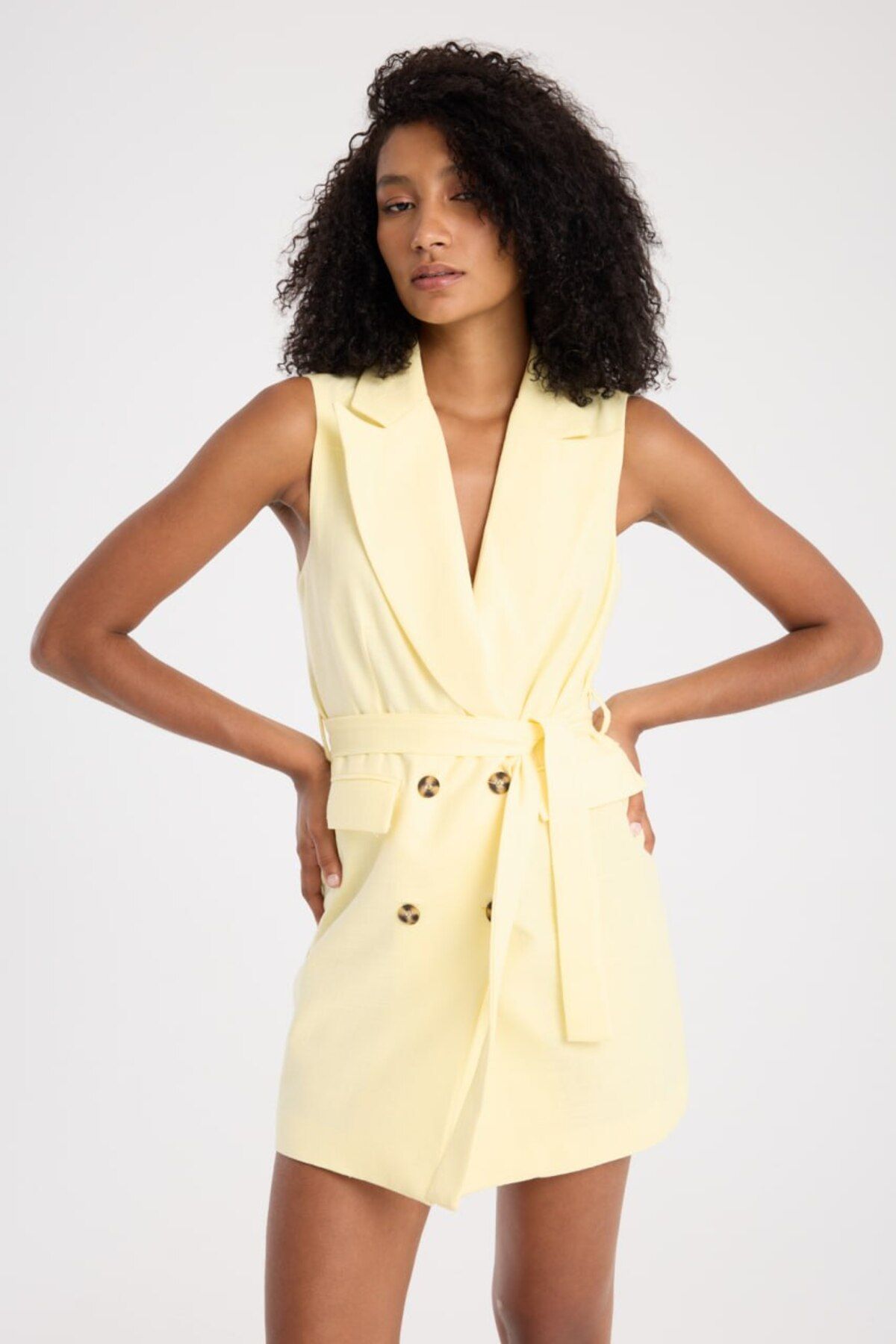 İLKCET MODA Kolsuz 4 Düğmeli Blazer Kuşaklı Elbise