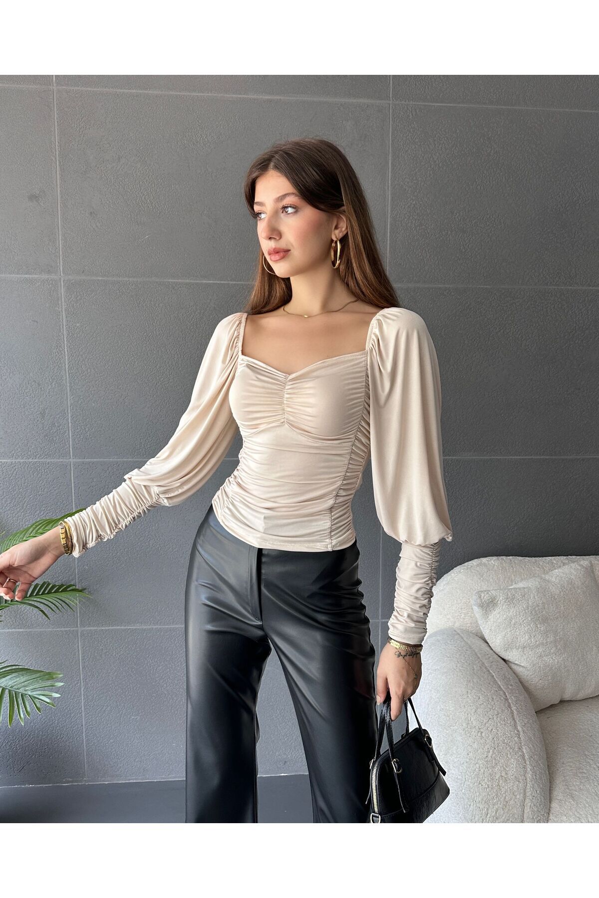 Pink Stil Kalp Yaka Önü Ve Manşeti Drapeli Bluz