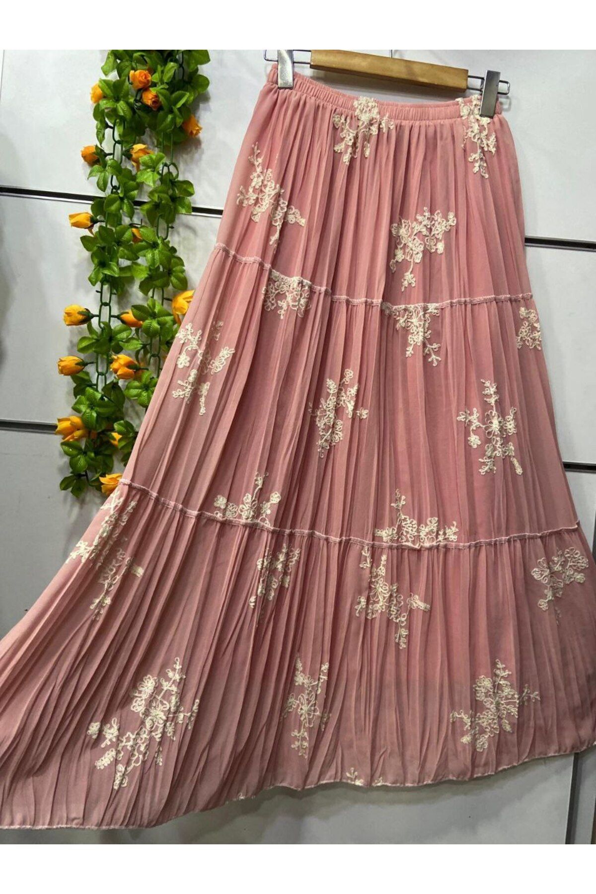 THULIA Pembe Nakışlı Şifon Etek