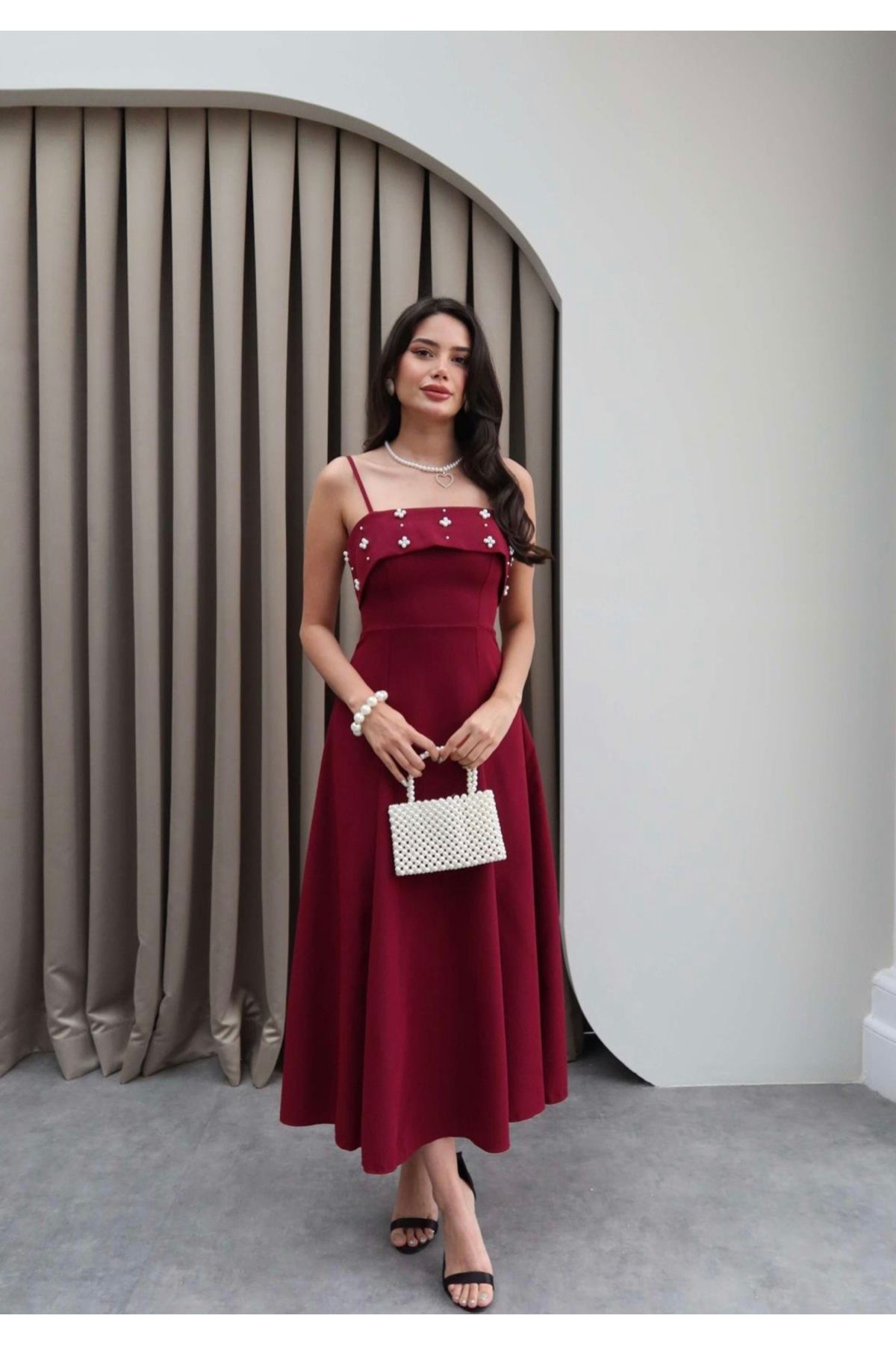Afiş Butik Bordo İnce Askılı Göğüs İnci İşlemeli Midi Elbise
