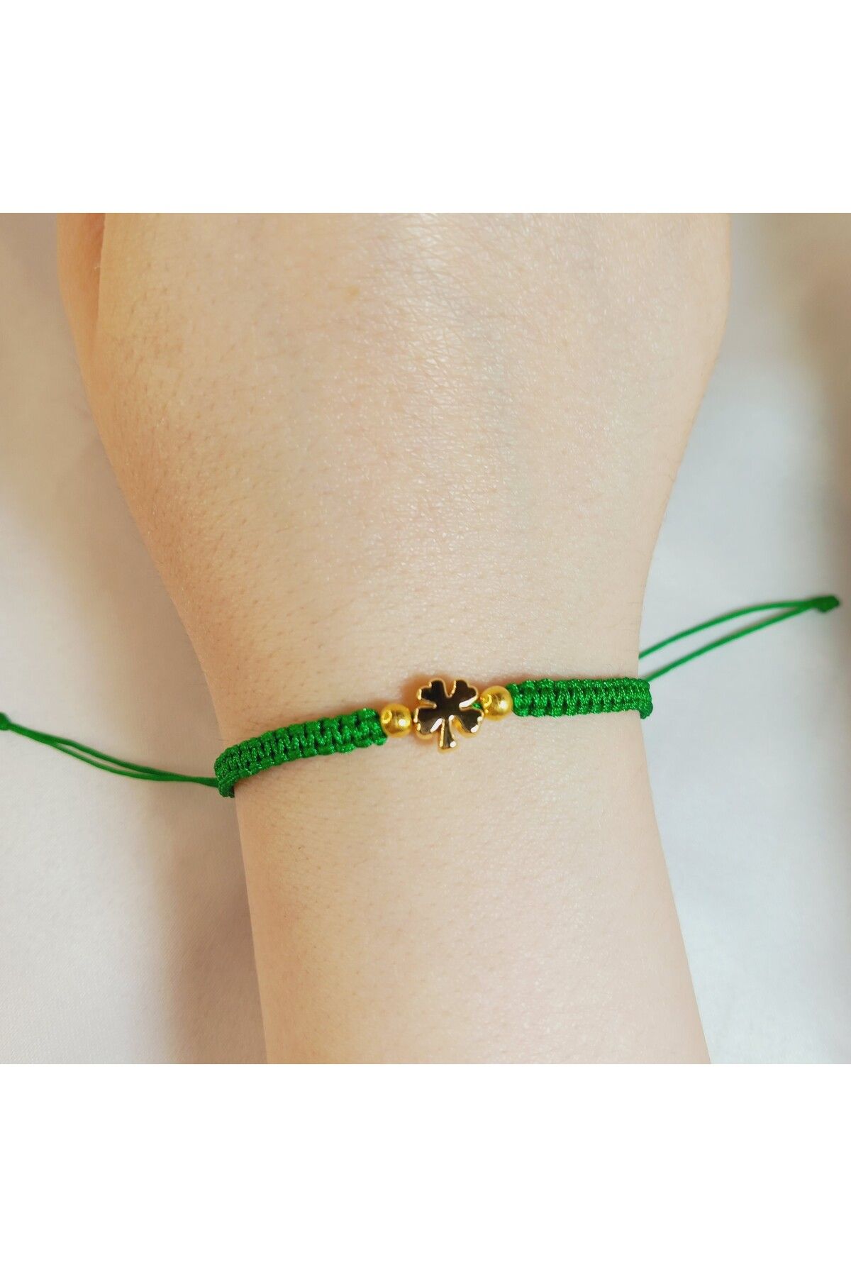 Crystal Atelier Altın Kaplama Şans Yoncası Yeşil Makrome Bileklik-Yonca Ayarlanabilir El Yapımı Unisex Bileklik