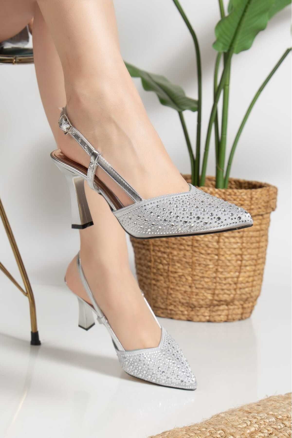 Elegant steps Kadın Stiletto Sivri Burun Taşlı Topuklu Ayakkabı Boniva