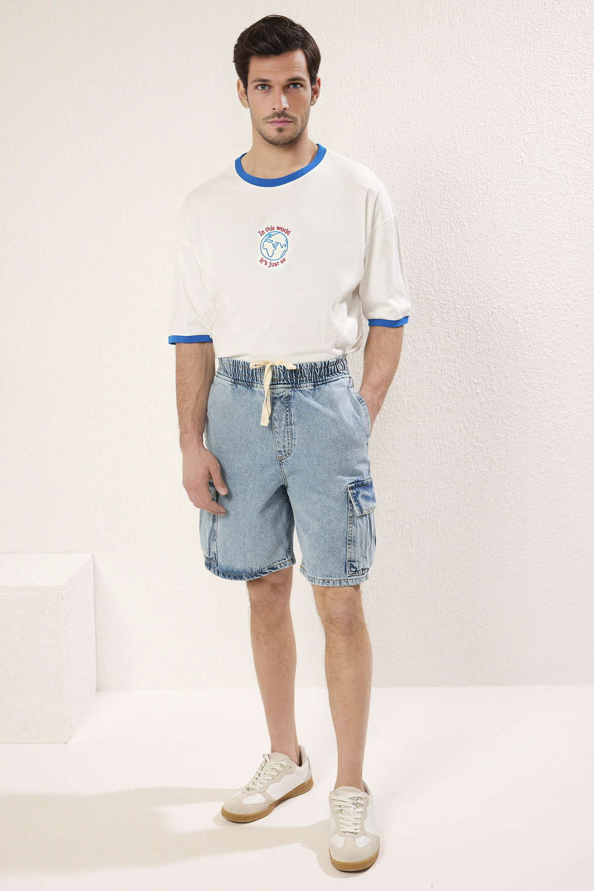 Trendyolmilla  Mavi Regular Fit Kargo Cepli Denim Kot Şort & Bermuda TMNSS24SR00012 - Görsel 2